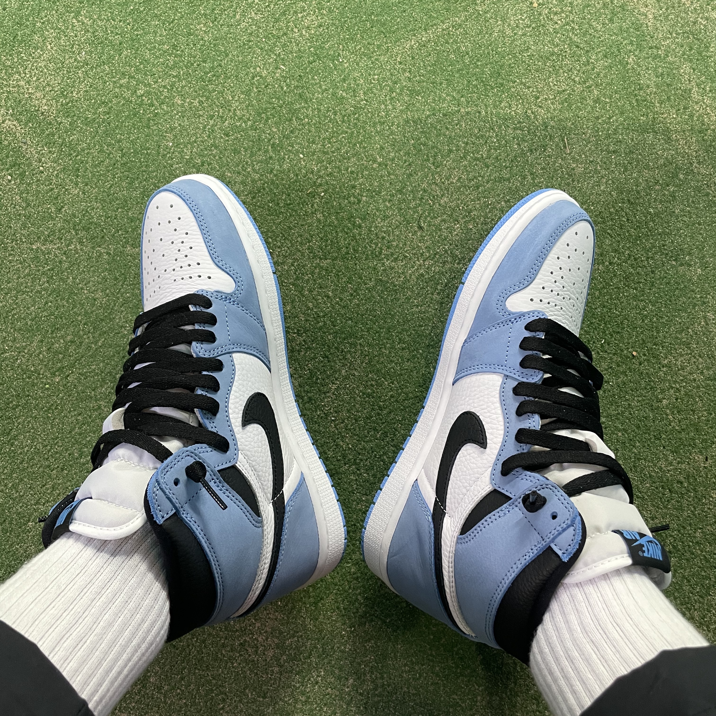Jordan 1 Retro High OG University Blue 착용 스타일