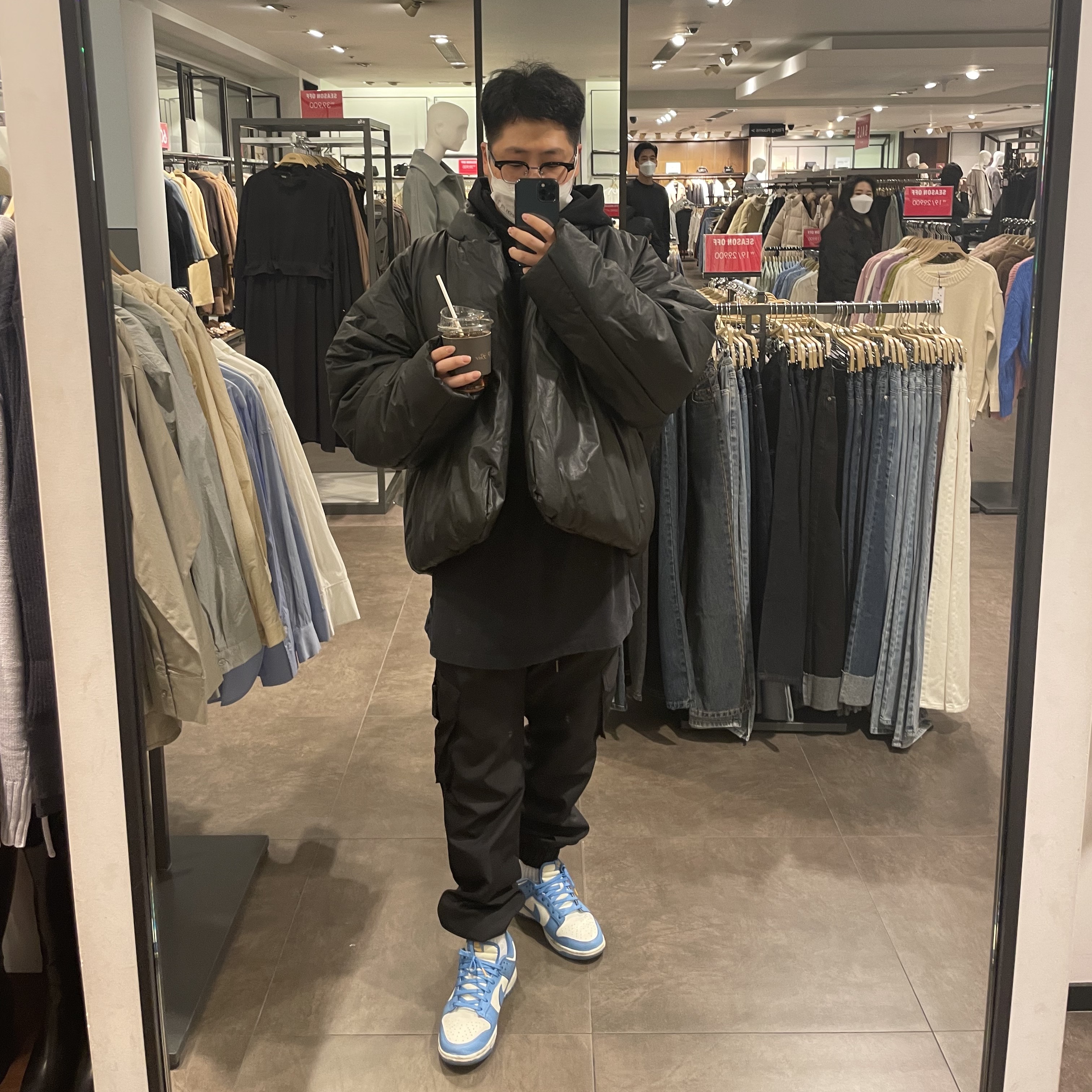 Yeezy Gap Round Jacket Black, (W) Nike Dunk Low Coast 착용 스타일