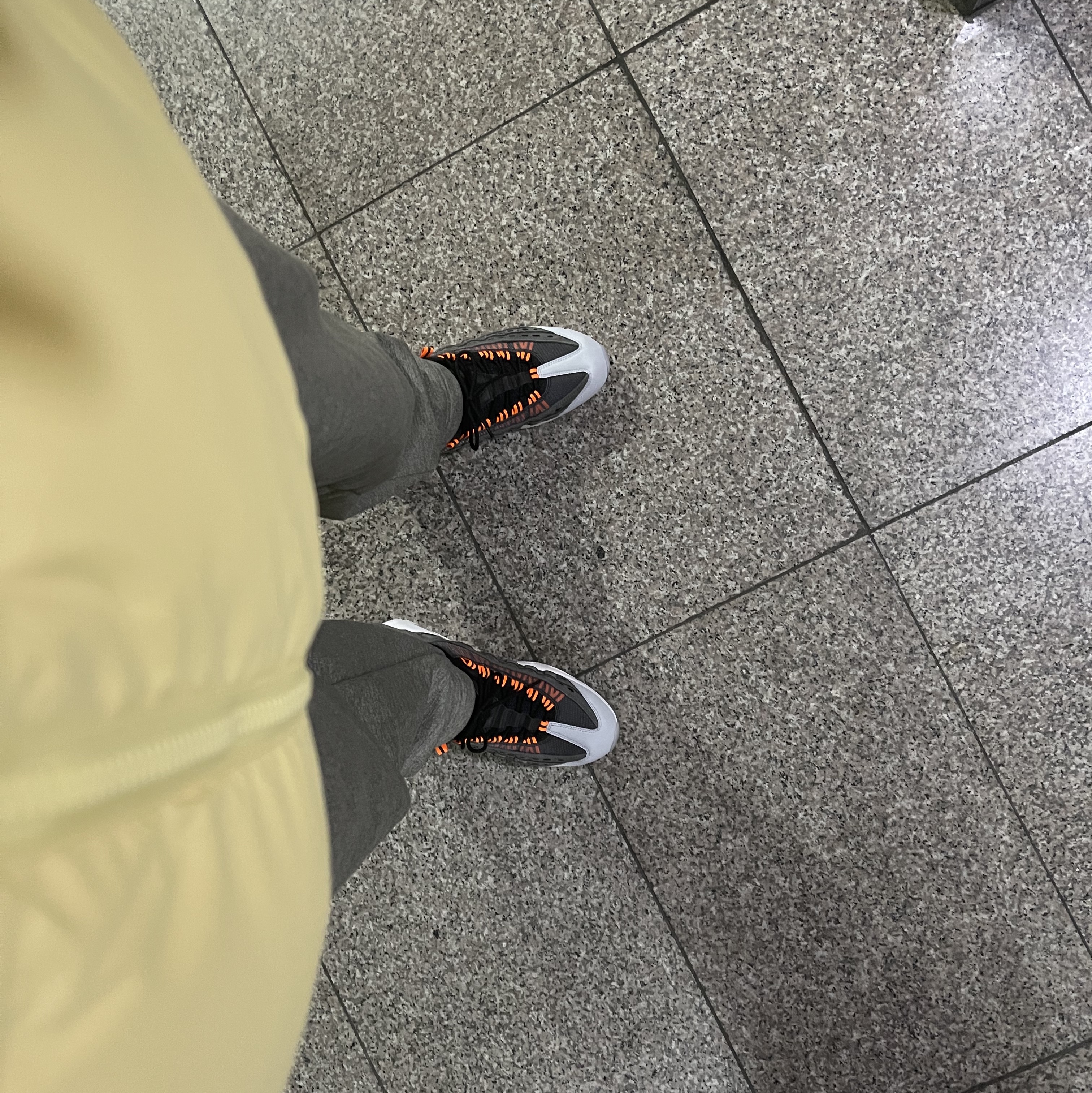 Supreme x Nike Reversible Puffy Jacket Pale Yellow - 21SS, Nike x Kim Jones Air Max 95 Total Orange 착용 스타일 - 2