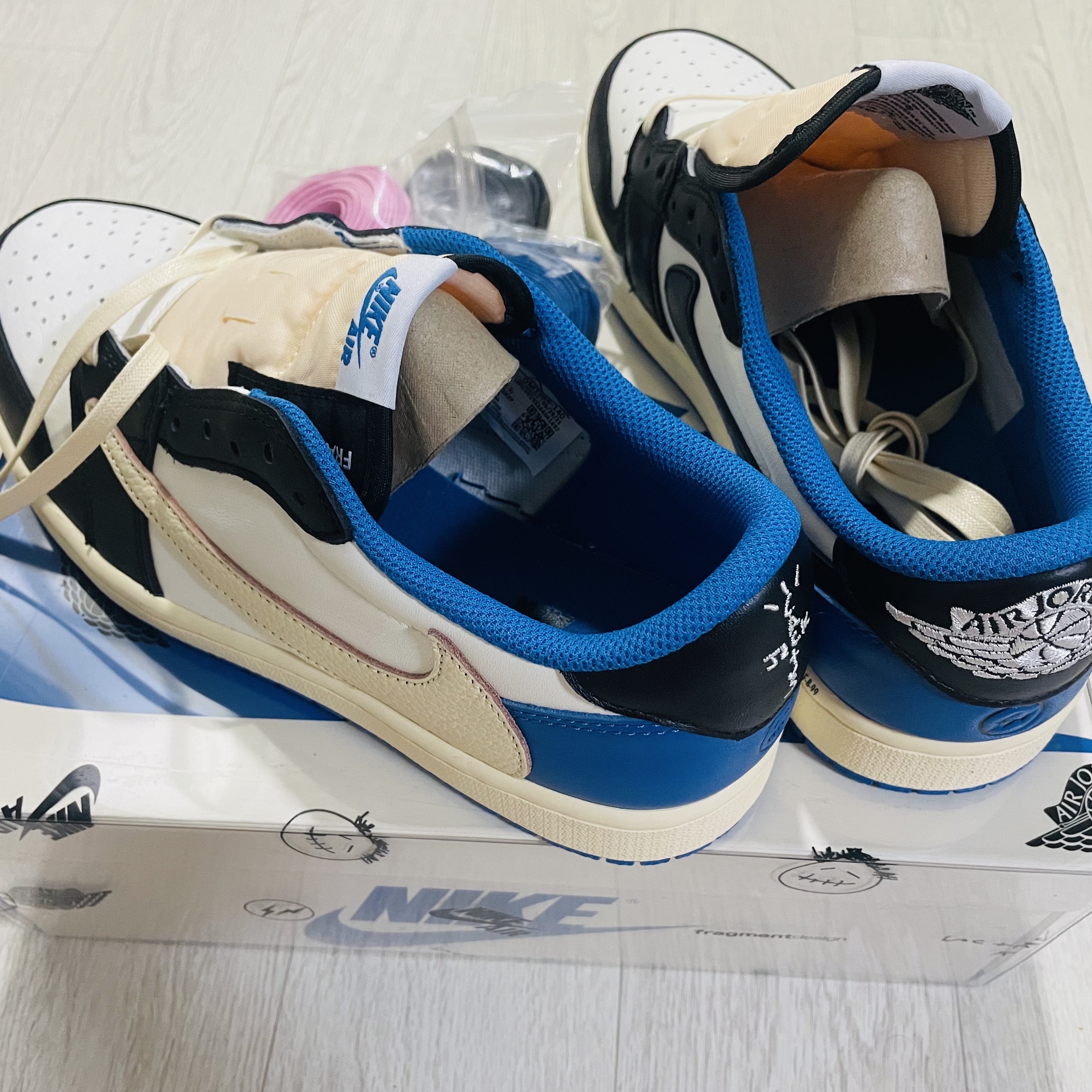 Jordan 1 x Travis Scott x Fragment Retro Low OG SP Military Blue 착용 스타일