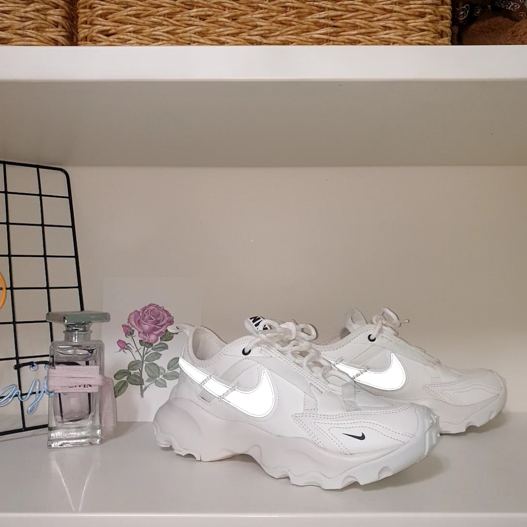 (W) Nike TC 7900 Summit White 착용 스타일