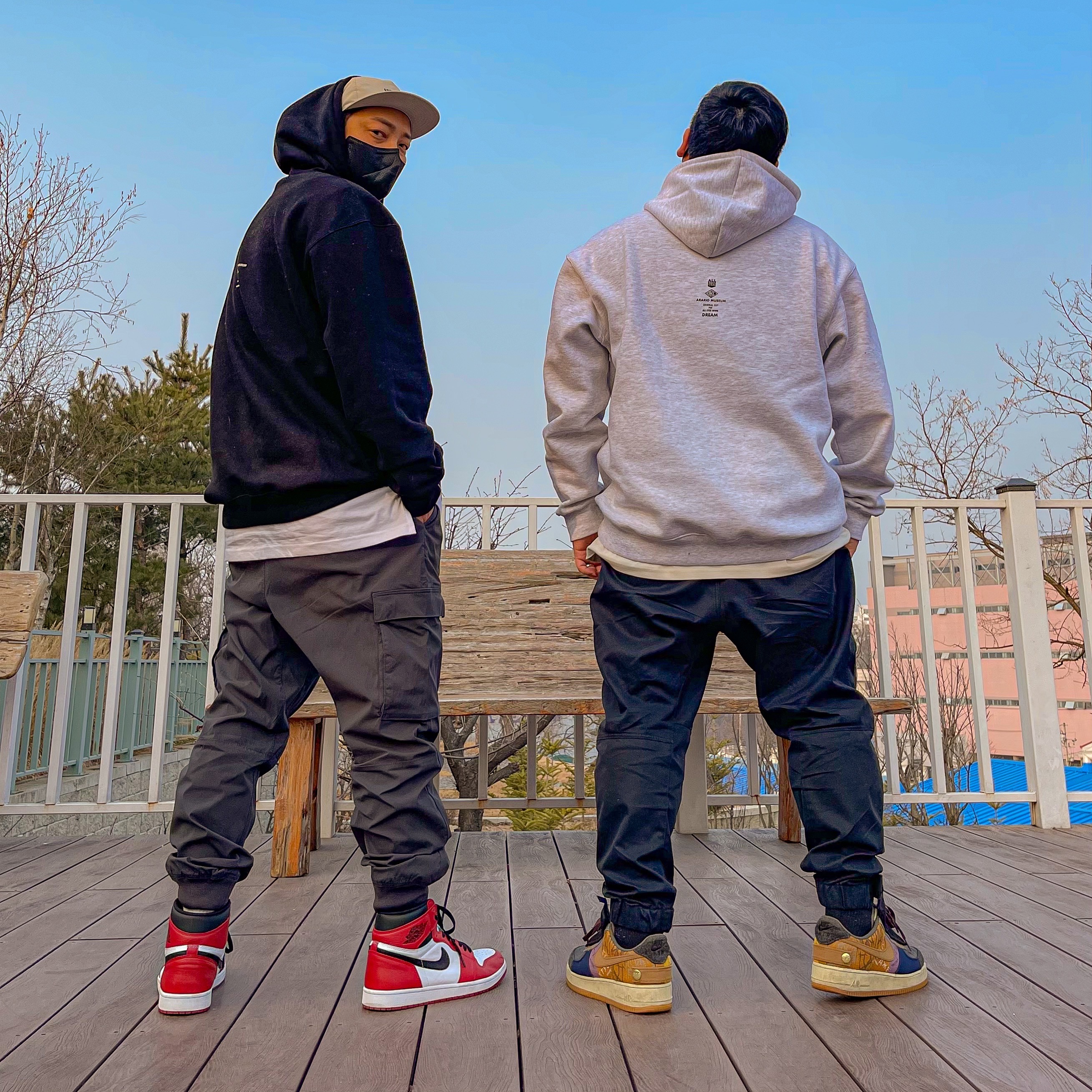 Jordan 1 Retro High OG Chicago 2015, Nike x Travis Scott Air Force 1 Low Cactus Jack 착용 스타일 - 1