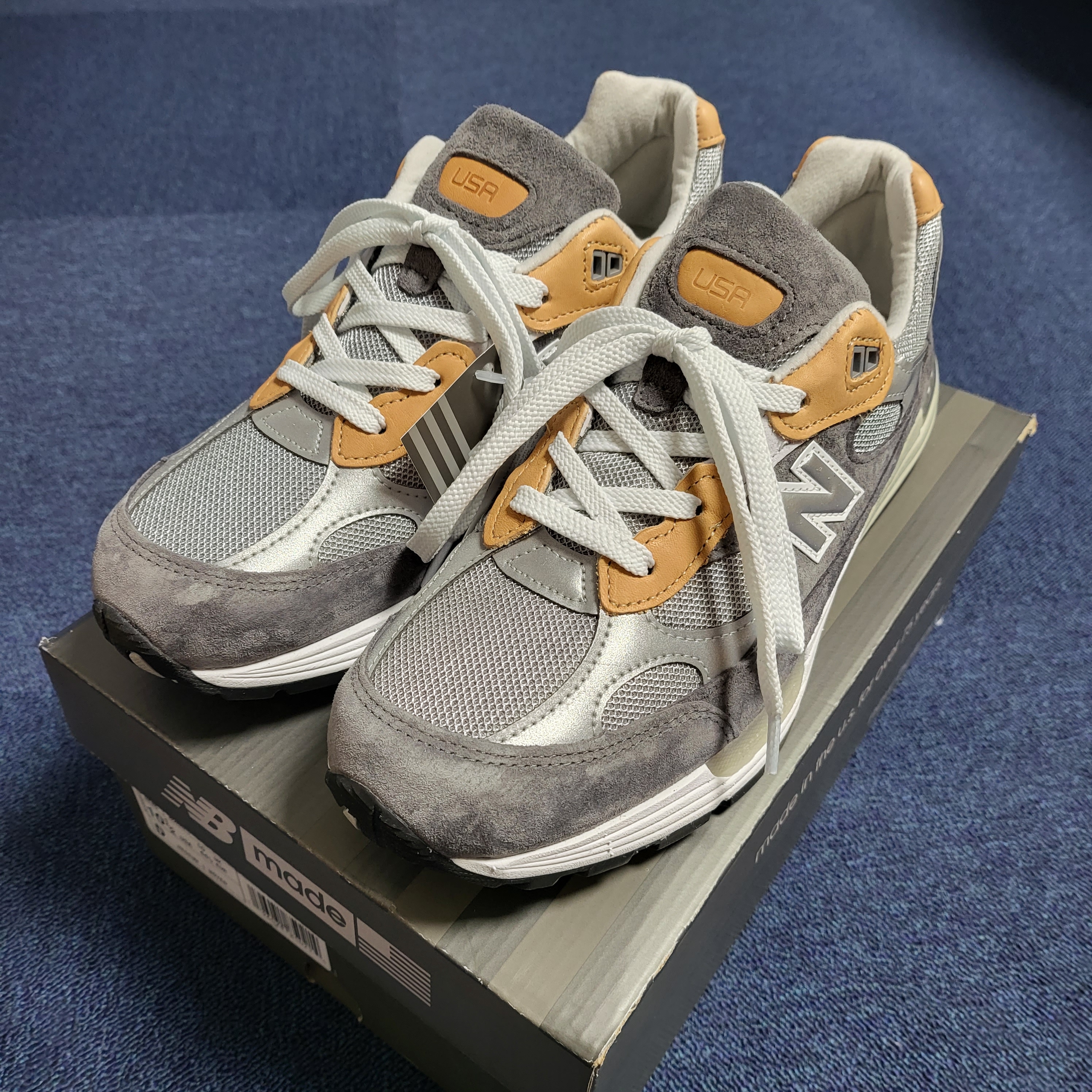 New Balance x Todd Snyder 992 Made in USA 10th Anniversary Grey Tan 착용 스타일 - 4