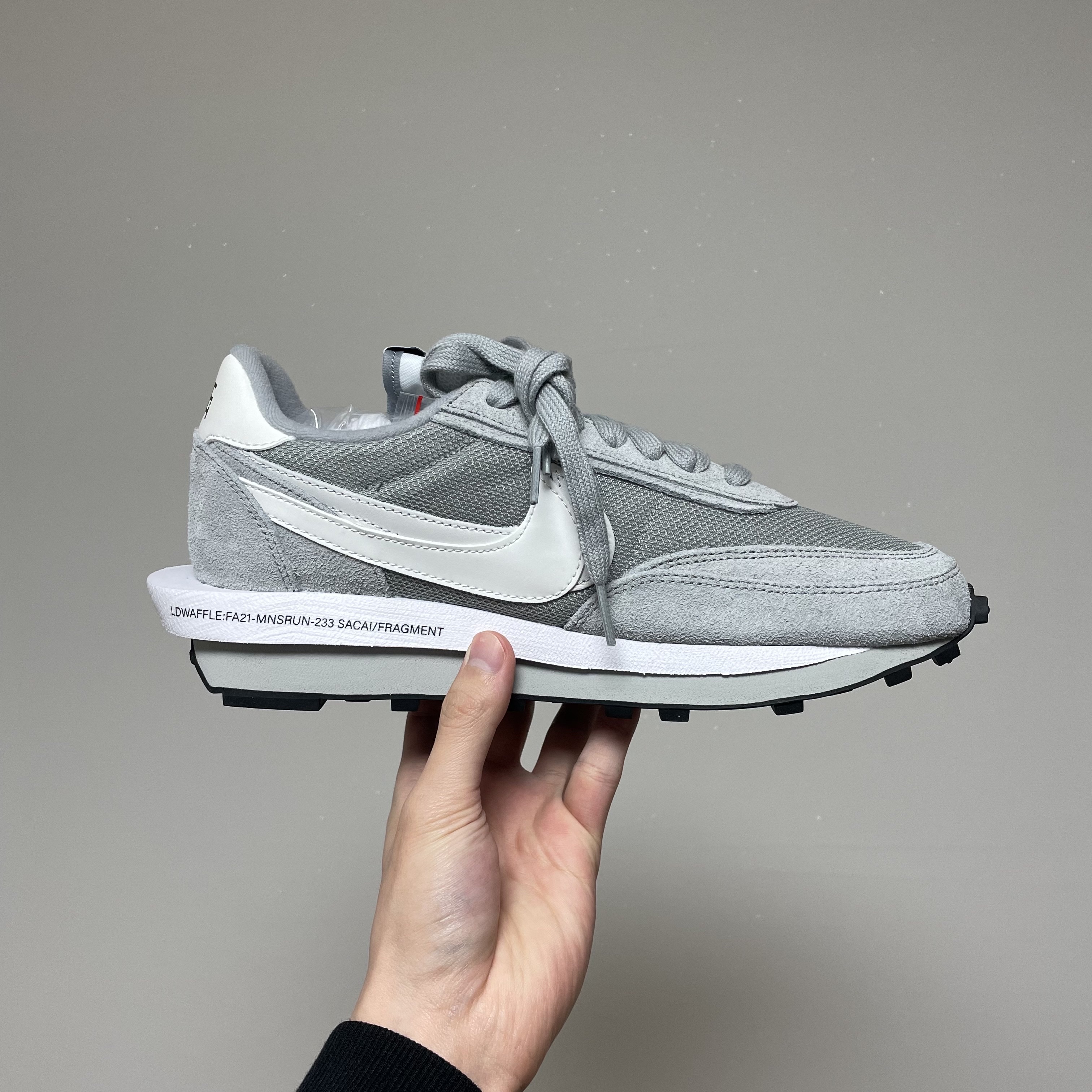 Nike x Sacai x Fragment LDWaffle Light Smoke Grey 착용 스타일 - 1