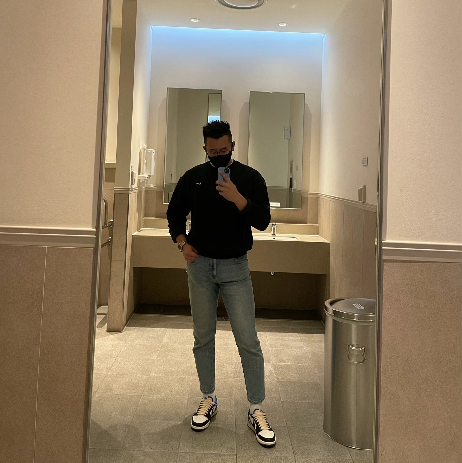 Jordan 1 x Travis Scott x Fragment Retro Low OG SP Military Blue 착용 스타일 - 2