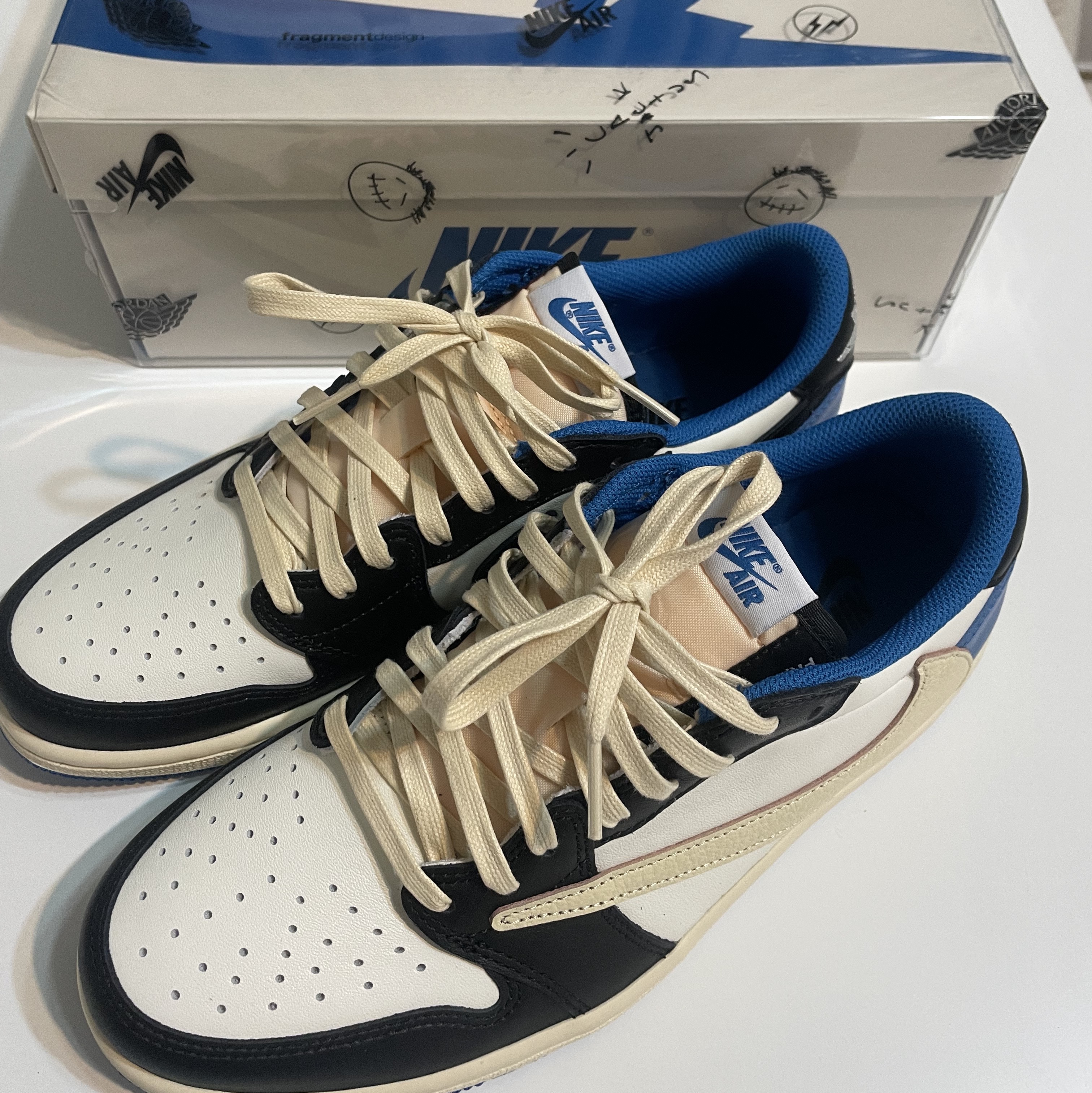 Jordan 1 x Travis Scott x Fragment Retro Low OG SP Military Blue 착용 스타일 - 2