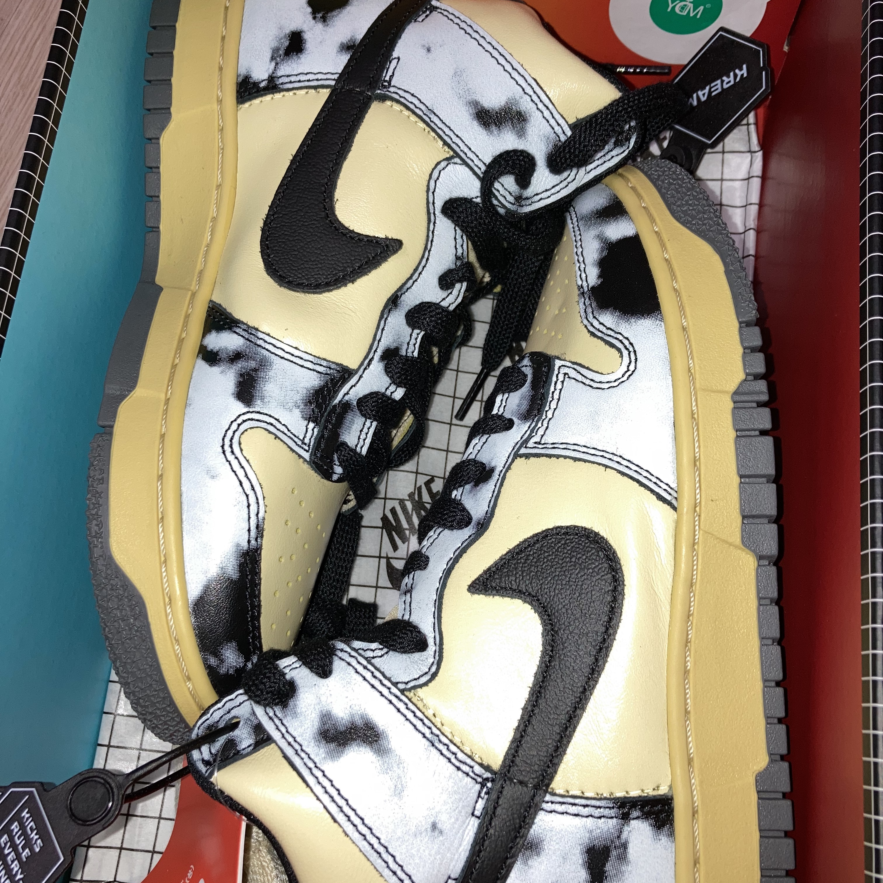 Nike Dunk High 1985 SP Black Acid Wash 착용 스타일 - 2