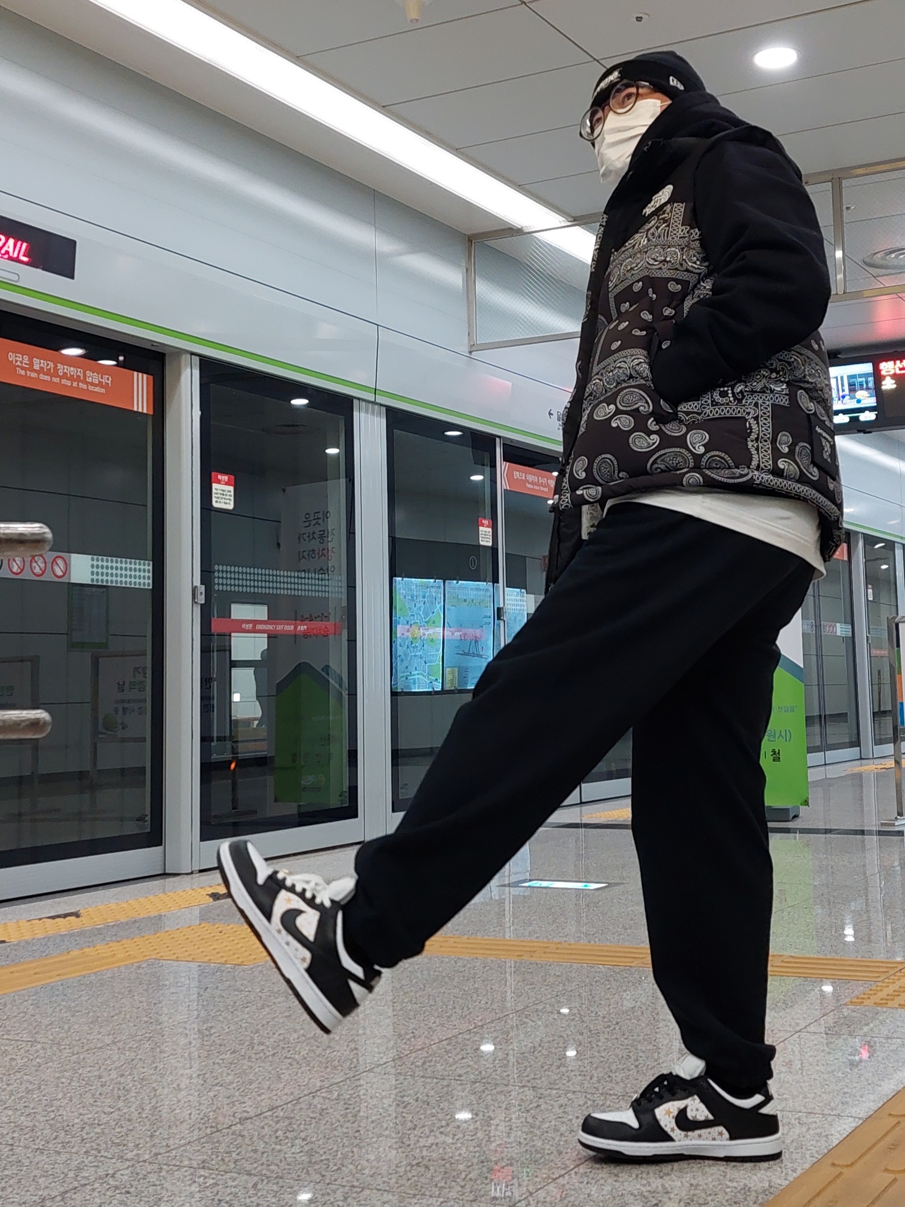 Supreme Bandana Box Logo Hooded Sweatshirt Black - 19FW, Nike x Supreme SB Dunk Low Black 착용 스타일