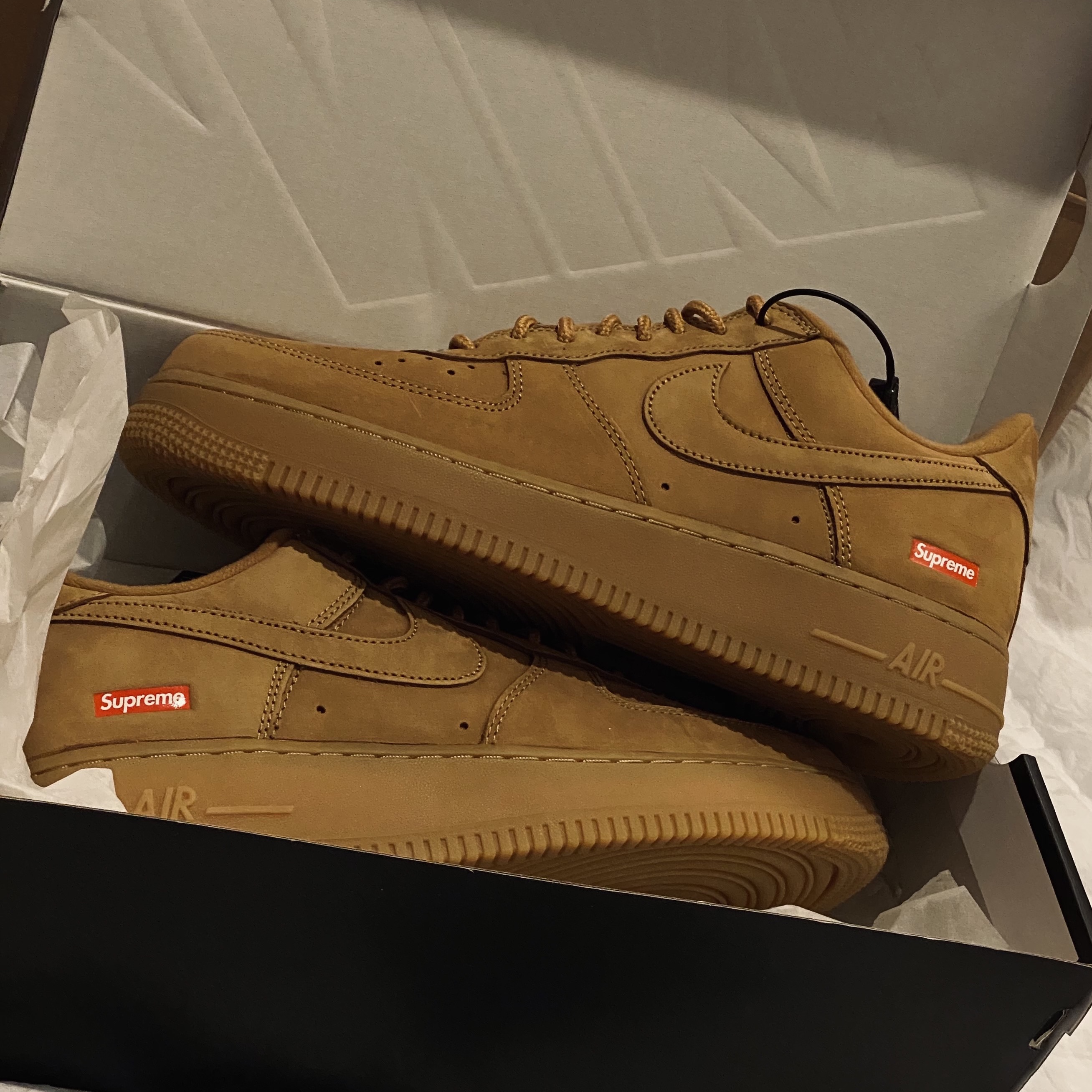 Nike x Supreme Air Force 1 Low Flax 착용 스타일