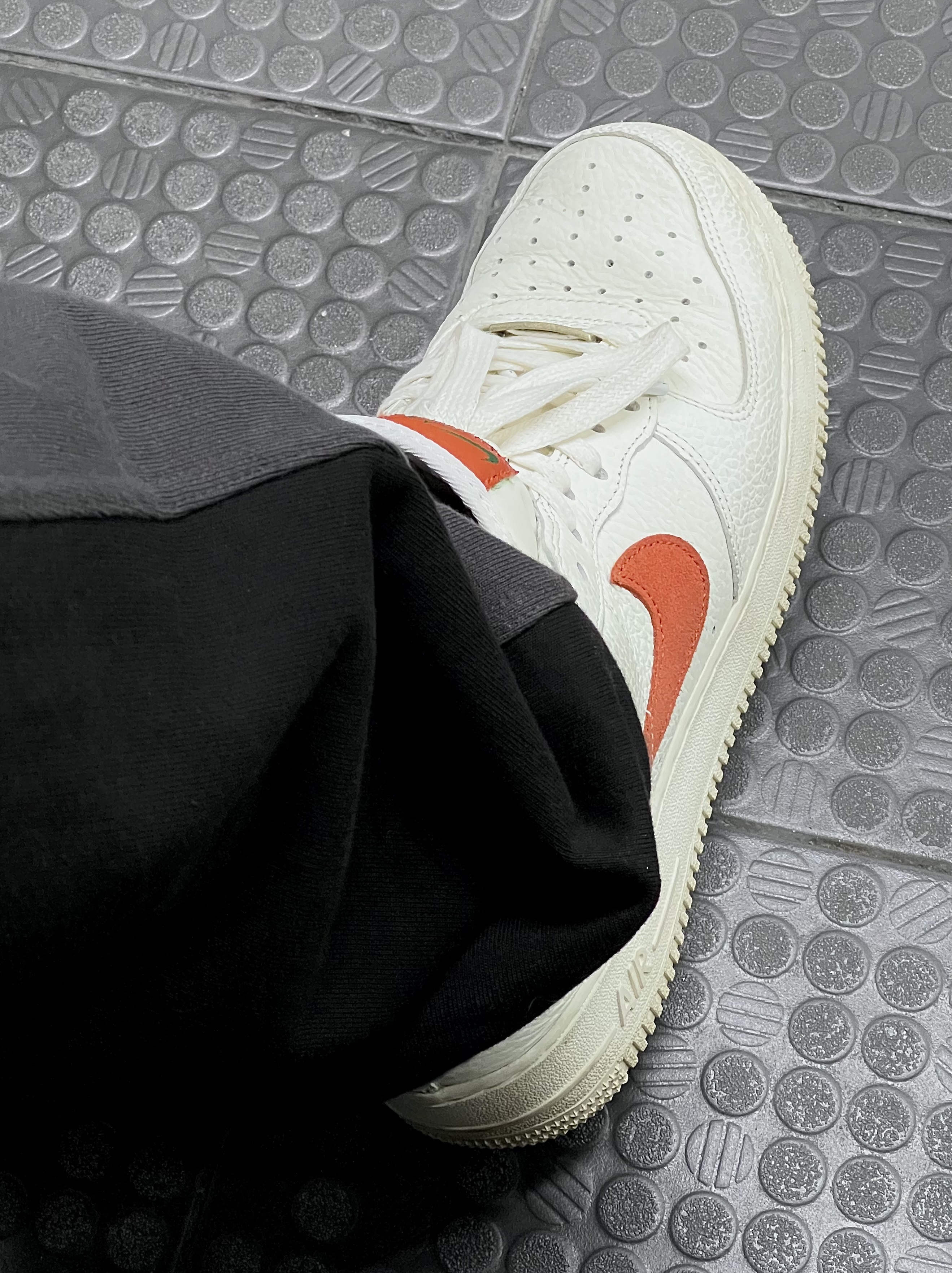 Nike Air Force 1 '07 Craft Mantra Orange 착용 스타일
