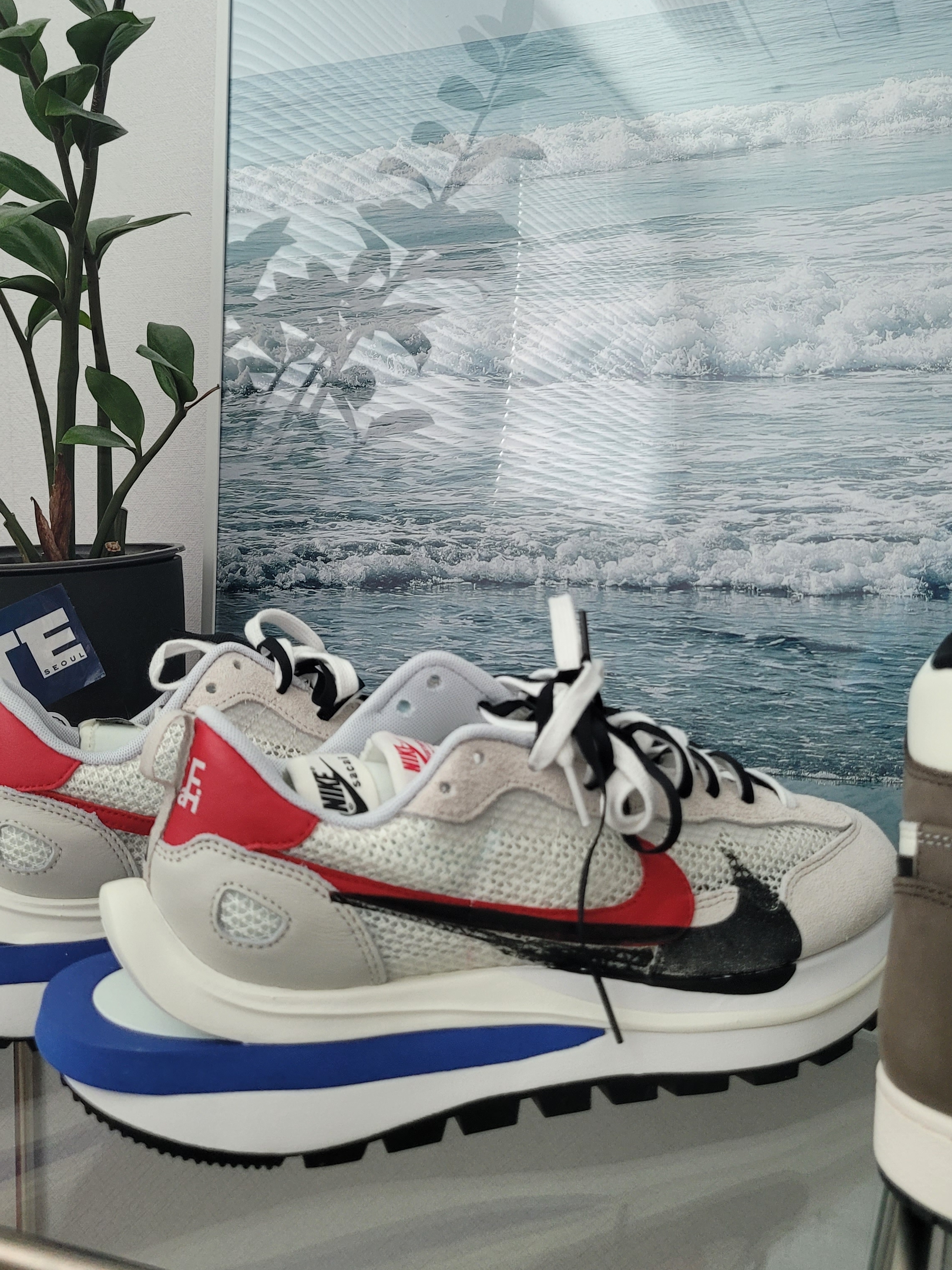 Nike x Sacai VaporWaffle Royal Fuchsia 착용 스타일