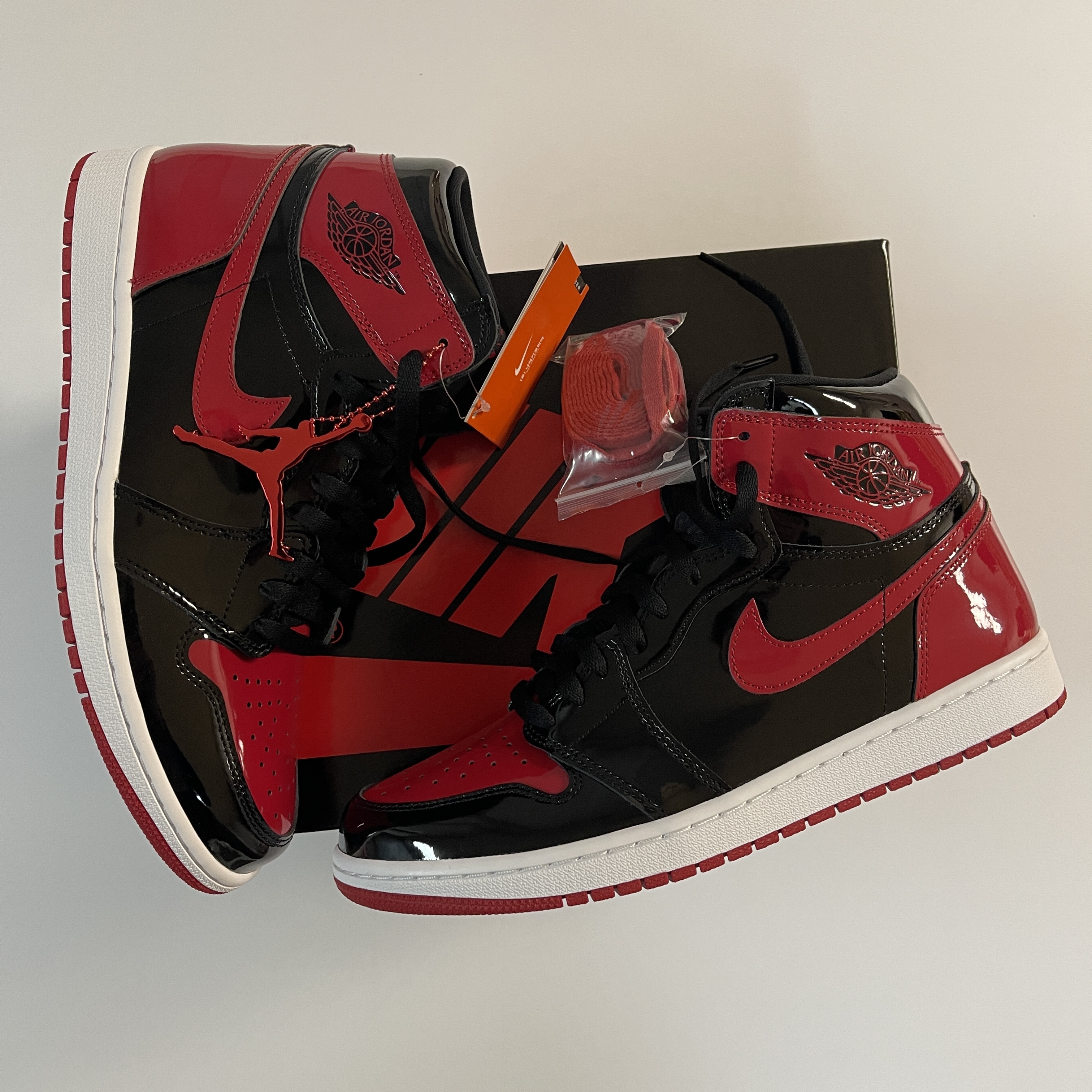Jordan 1 Retro High OG Patent Bred 착용 스타일 - 1