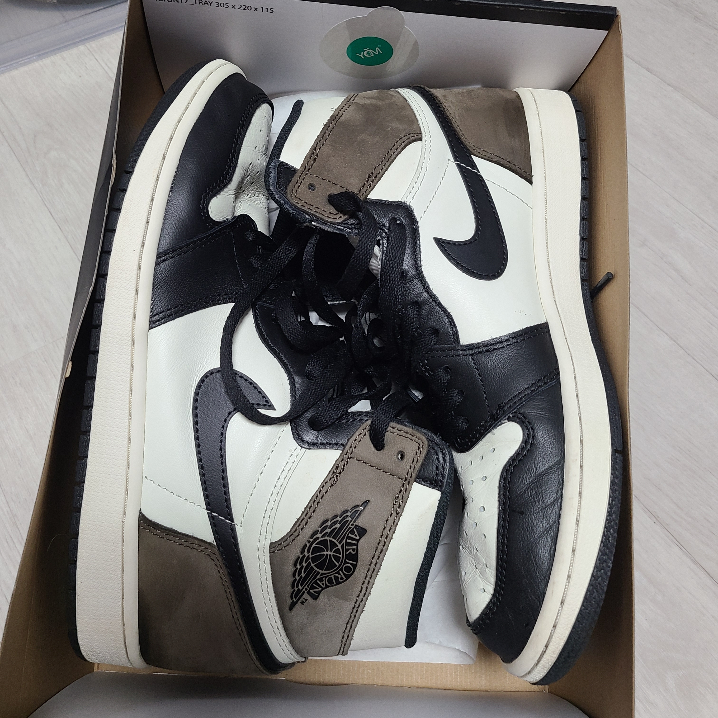 Jordan 1 Retro High OG Black Mocha 착용 스타일