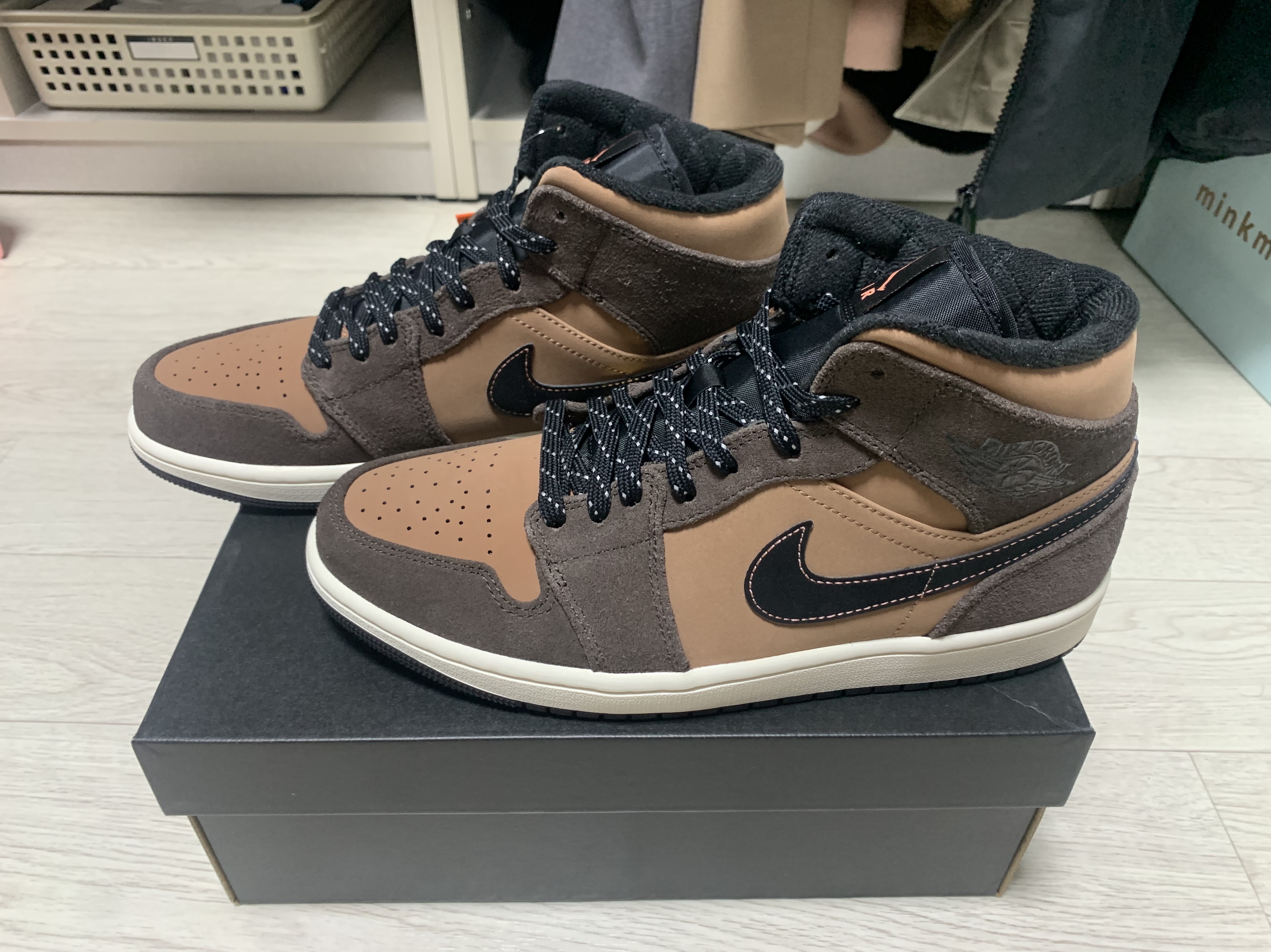 Jordan 1 Mid SE Dark Chocolate 착용 스타일