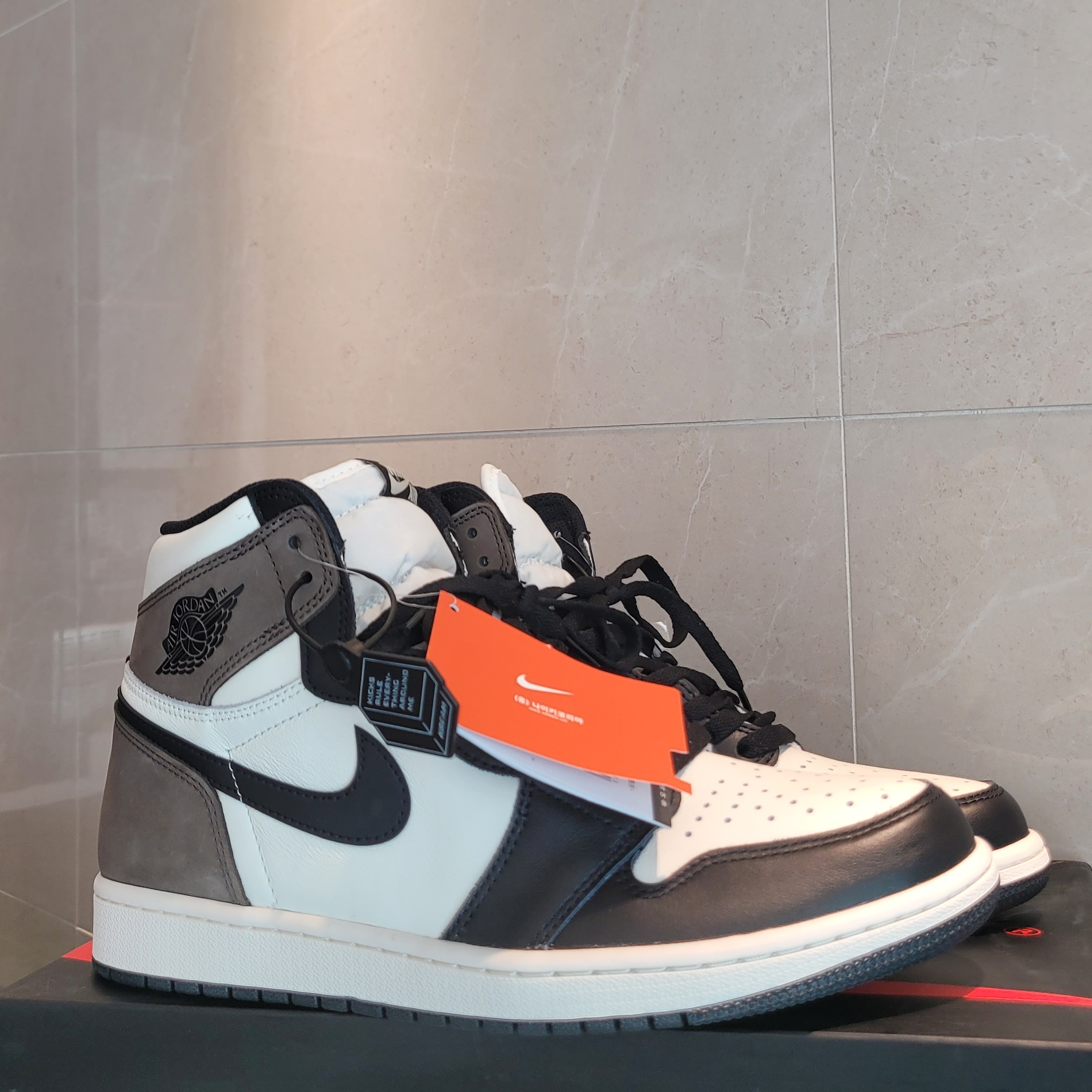 Jordan 1 Retro High OG Black Mocha 착용 스타일