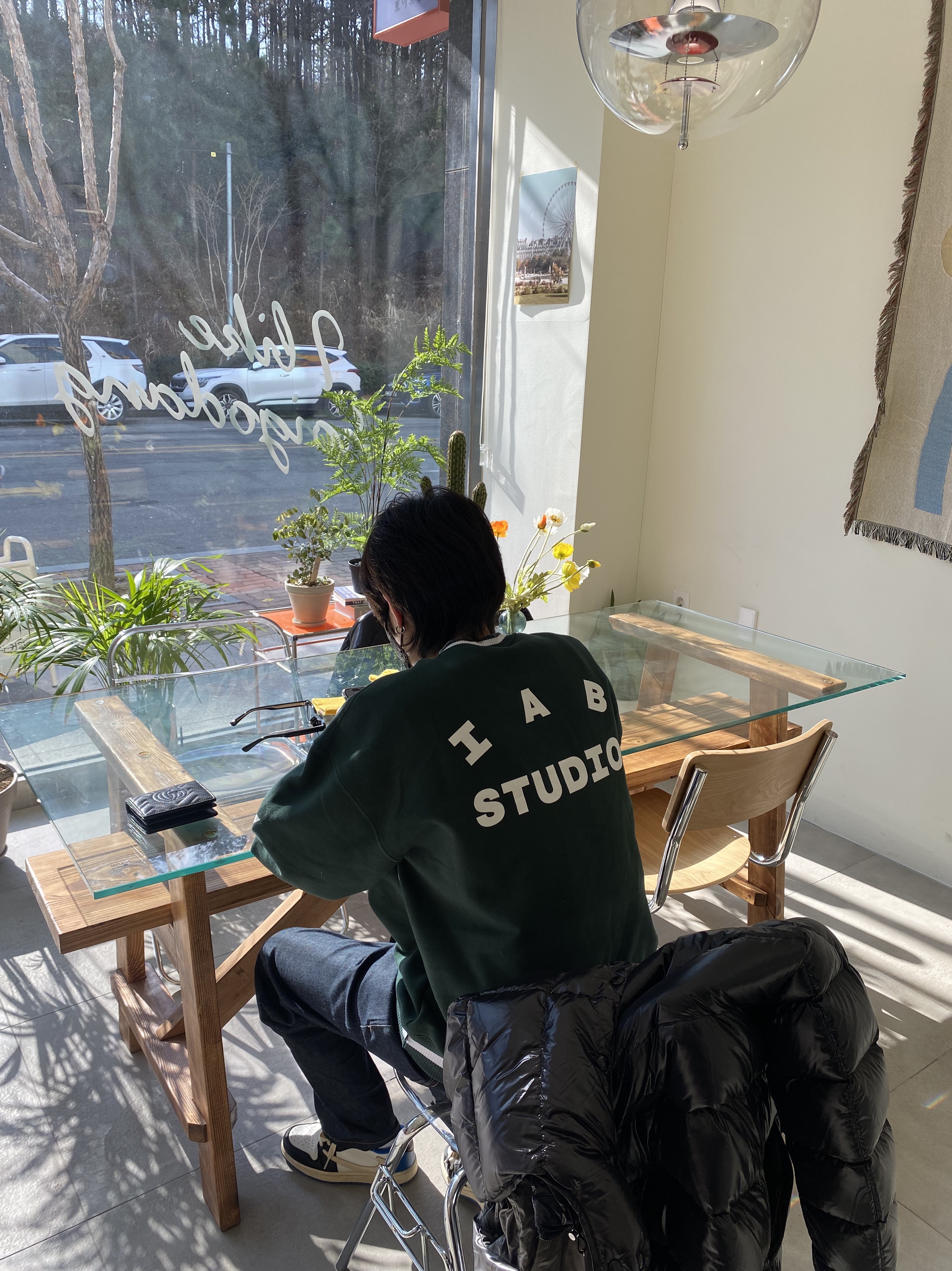 IAB Studio x Yonex Sweatshirt Green 착용 스타일 - 3