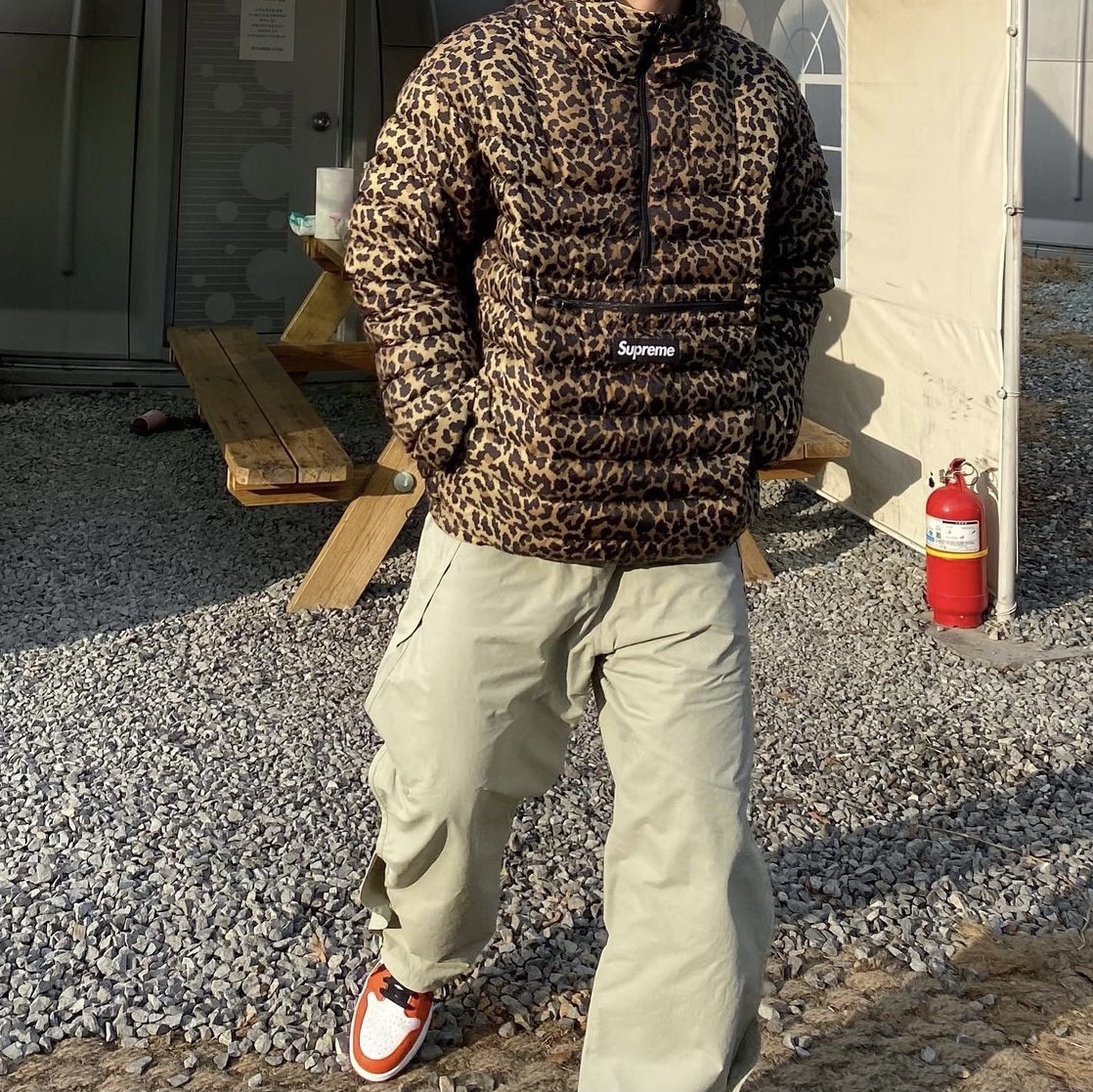 Jordan 1 Low OG Starfish, Supreme Micro Down Half Zip Hooded Pullover Leopard - 21FW 착용 스타일 - 2
