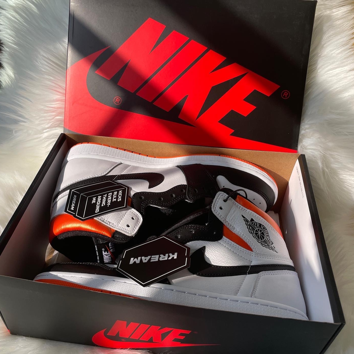 Jordan 1 Retro High OG Electro Orange 착용 스타일 - 1