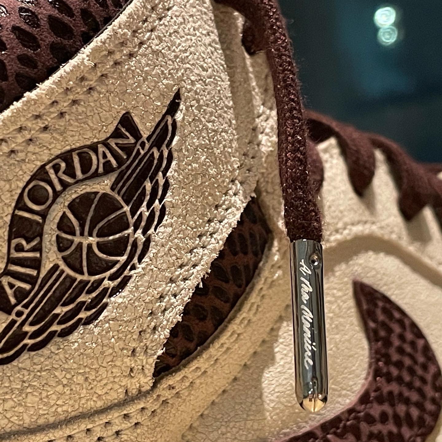 Jordan 1 x A Ma Maniere Retro High OG SP Sail and Burgundy 착용 스타일 - 1