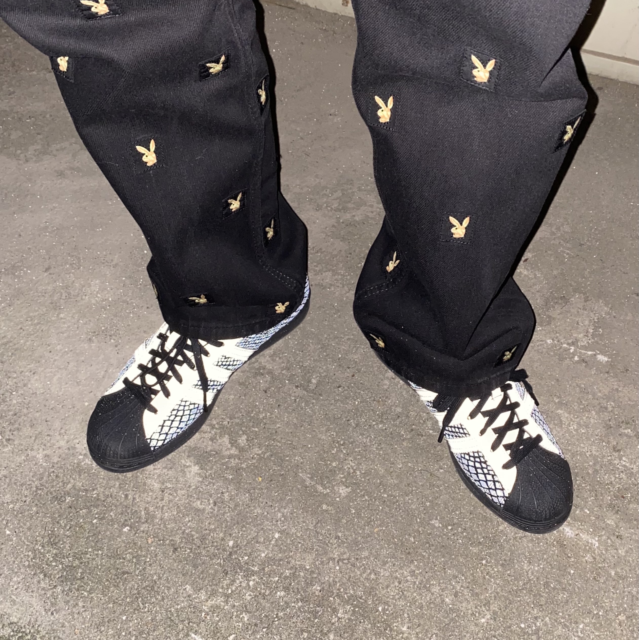 Adidas x Atmos Superstar R-SNK 착용 스타일 - 4