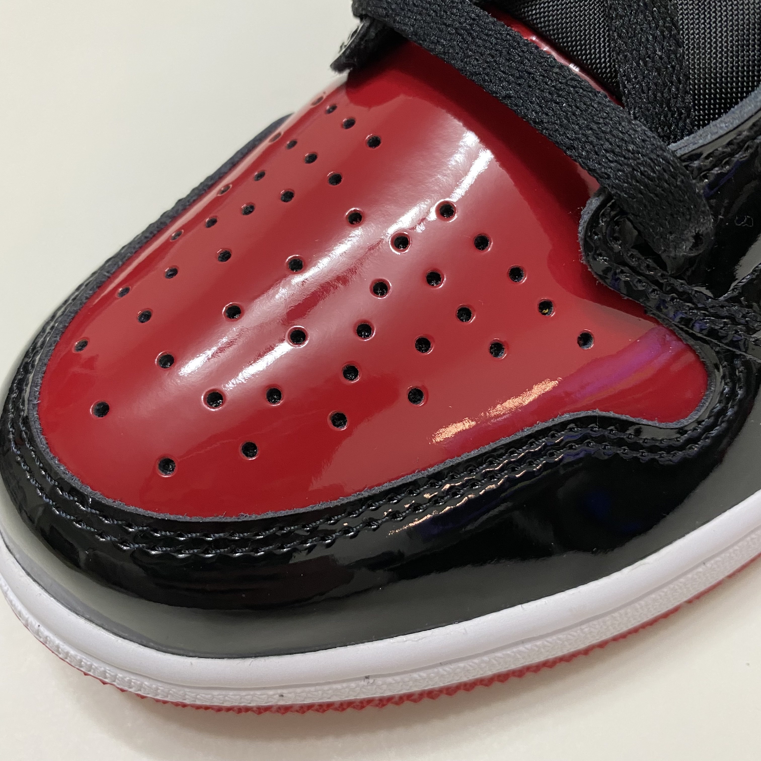 Jordan 1 Retro High OG Patent Bred 착용 스타일 - 2