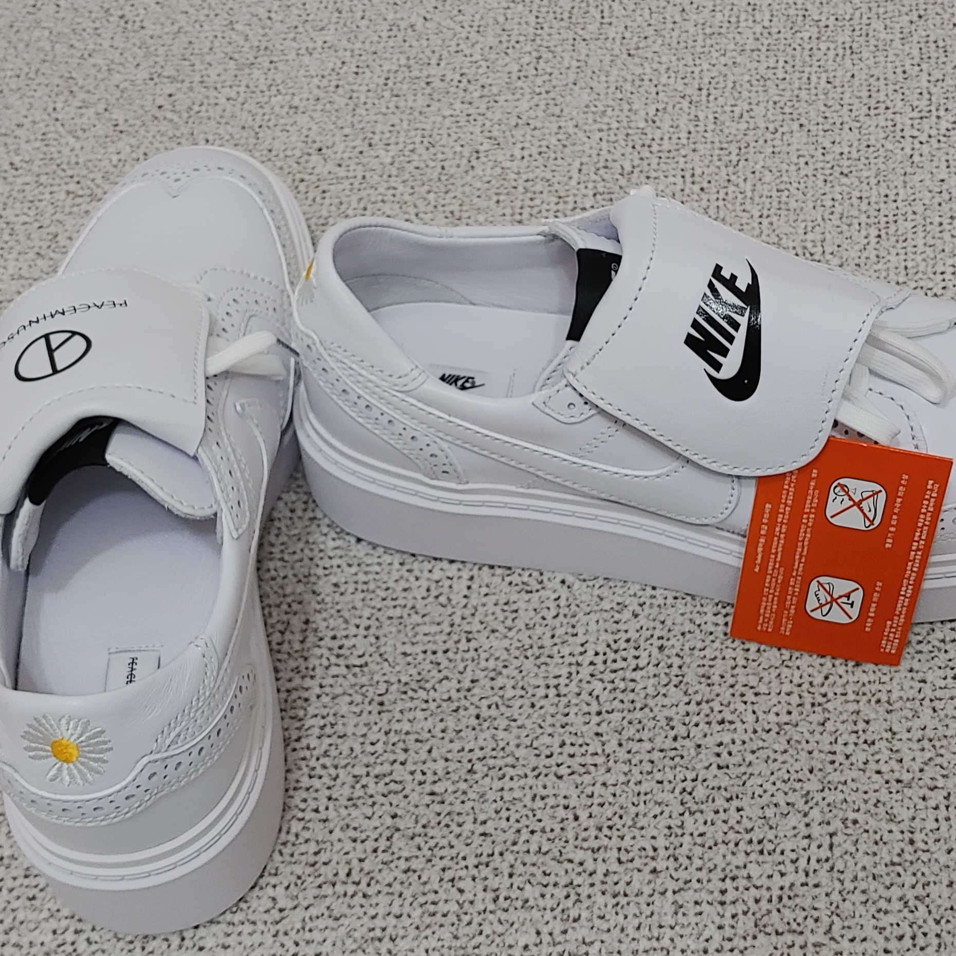 Nike x Supreme Air Force 1 Low Black, Jordan 1 x Travis Scott x Fragment Retro Low OG SP Military Blue 착용 스타일 - 3