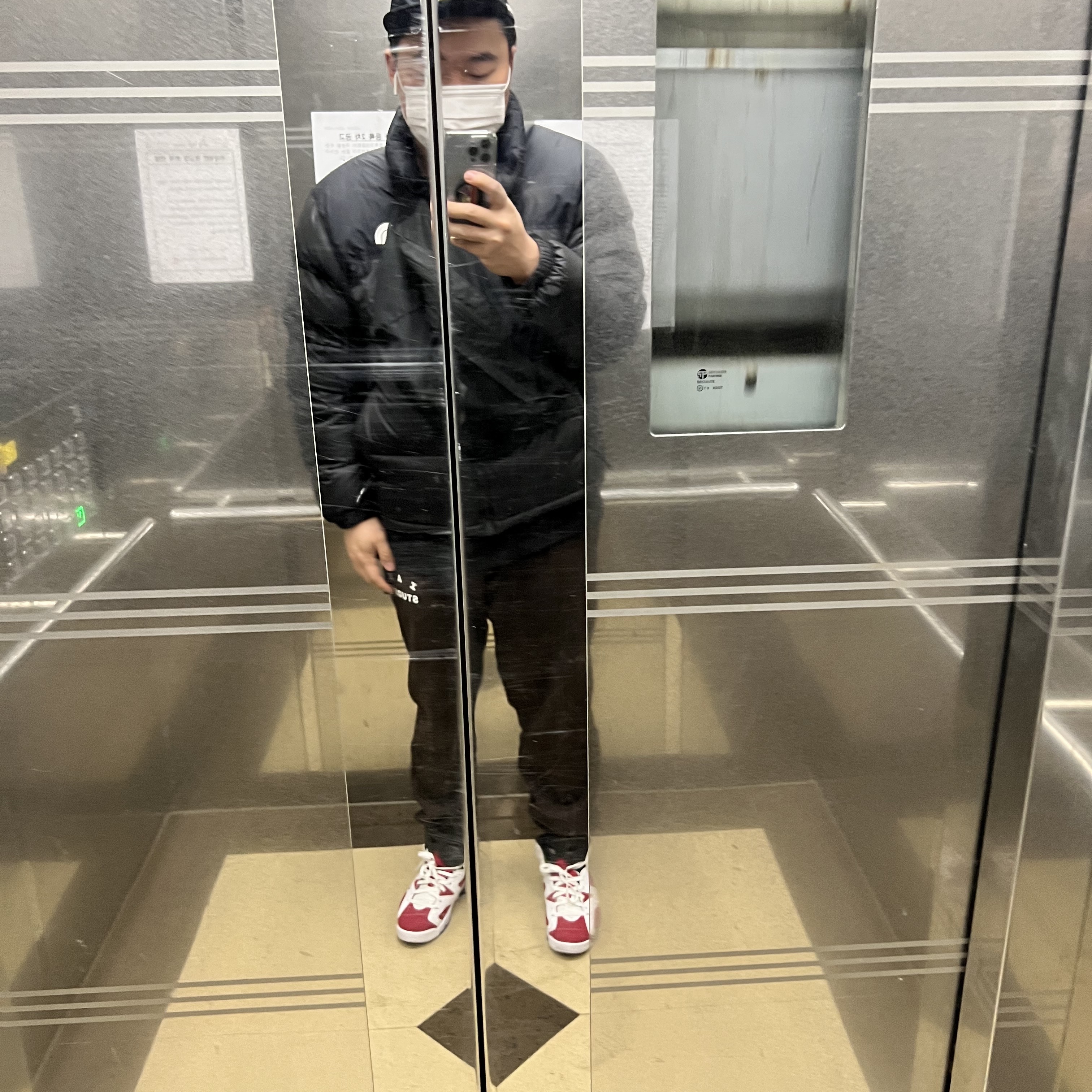 Jordan 6 Retro Carmine 2021, IAB Studio Sweatpants Brown 착용 스타일 - 1
