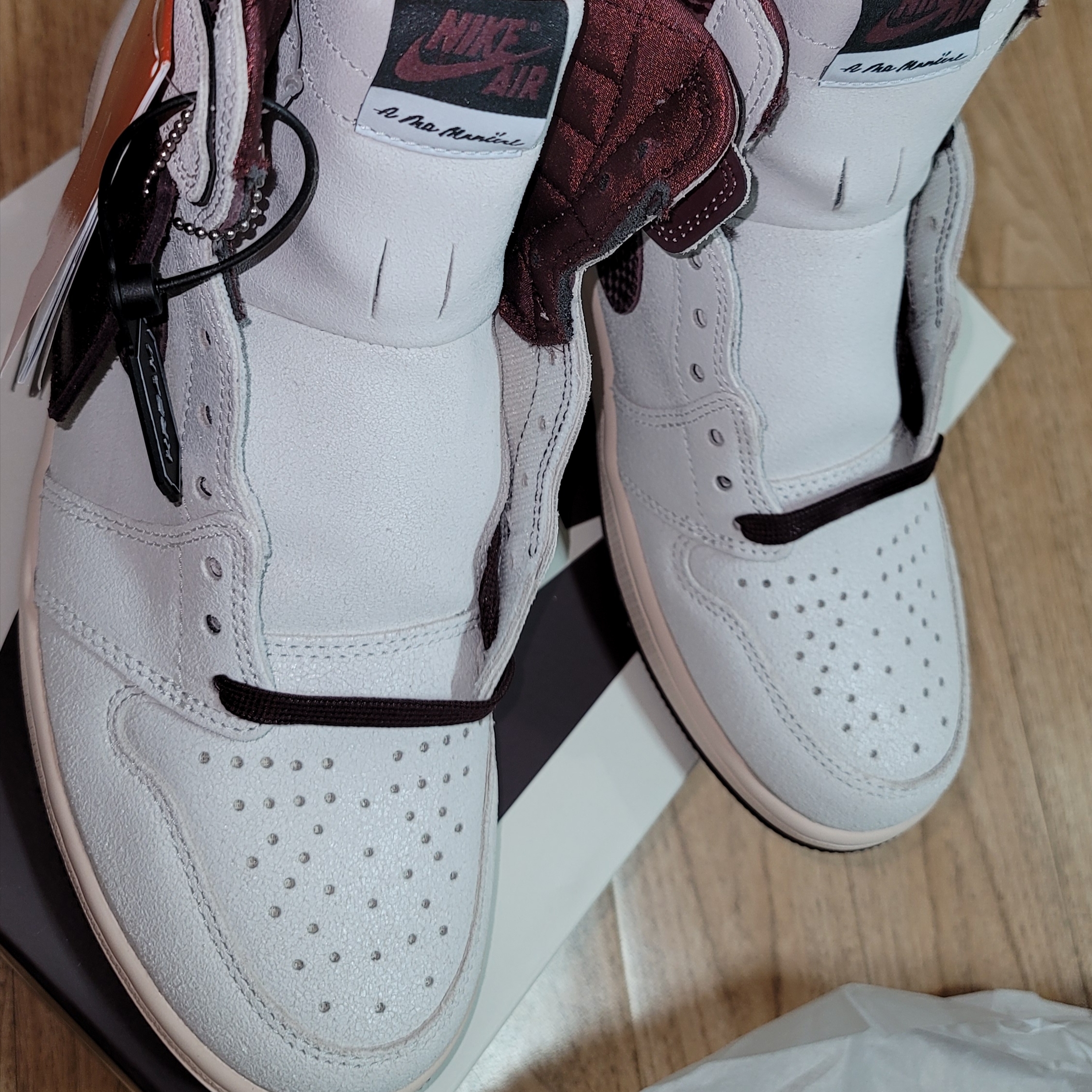 Jordan 1 x A Ma Maniere Retro High OG SP Sail and Burgundy 착용 스타일 - 4