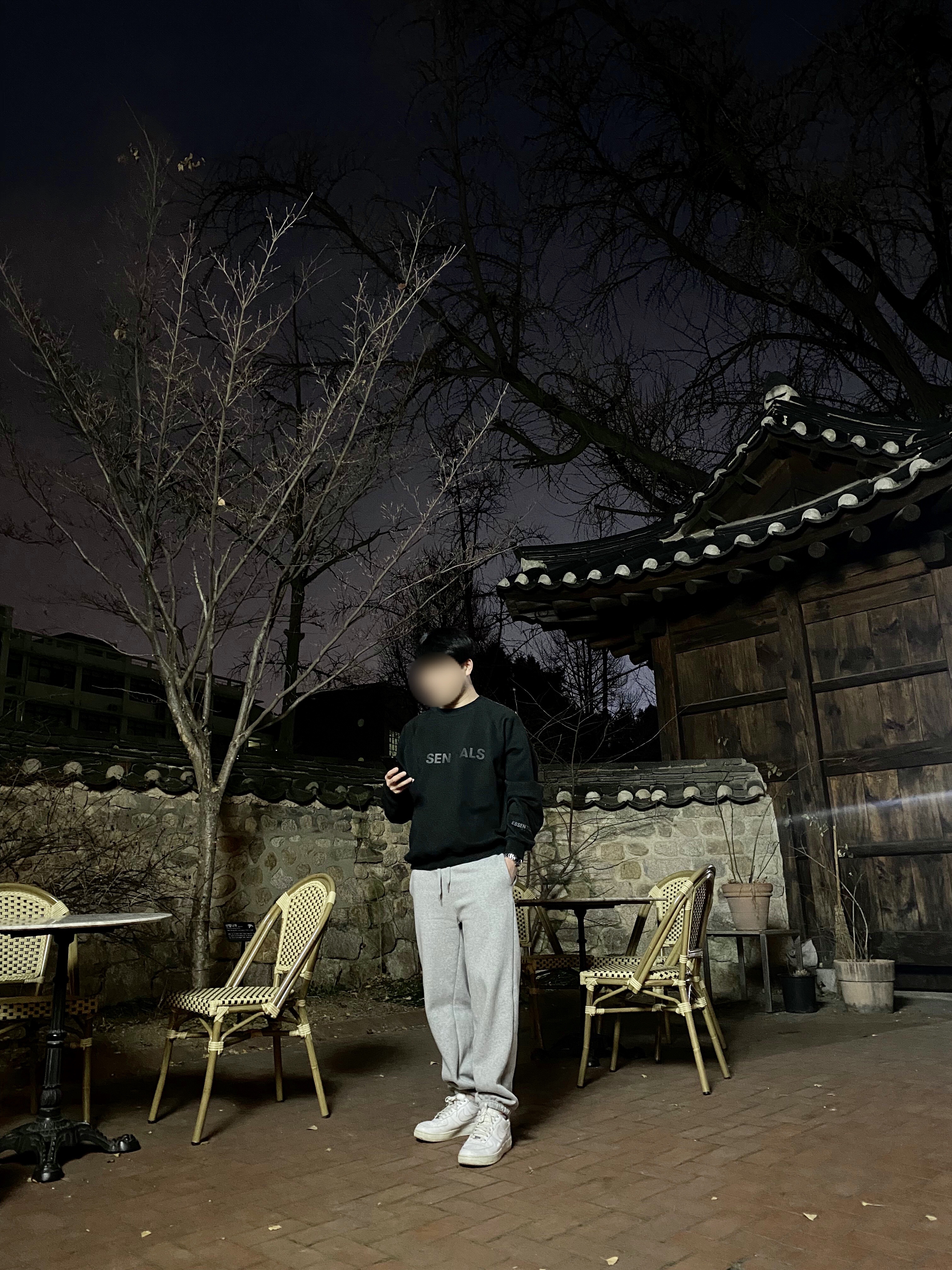 Essentials 3D Silicon Applique Crewneck Dark Slate/Black 2020 착용 스타일 - 1