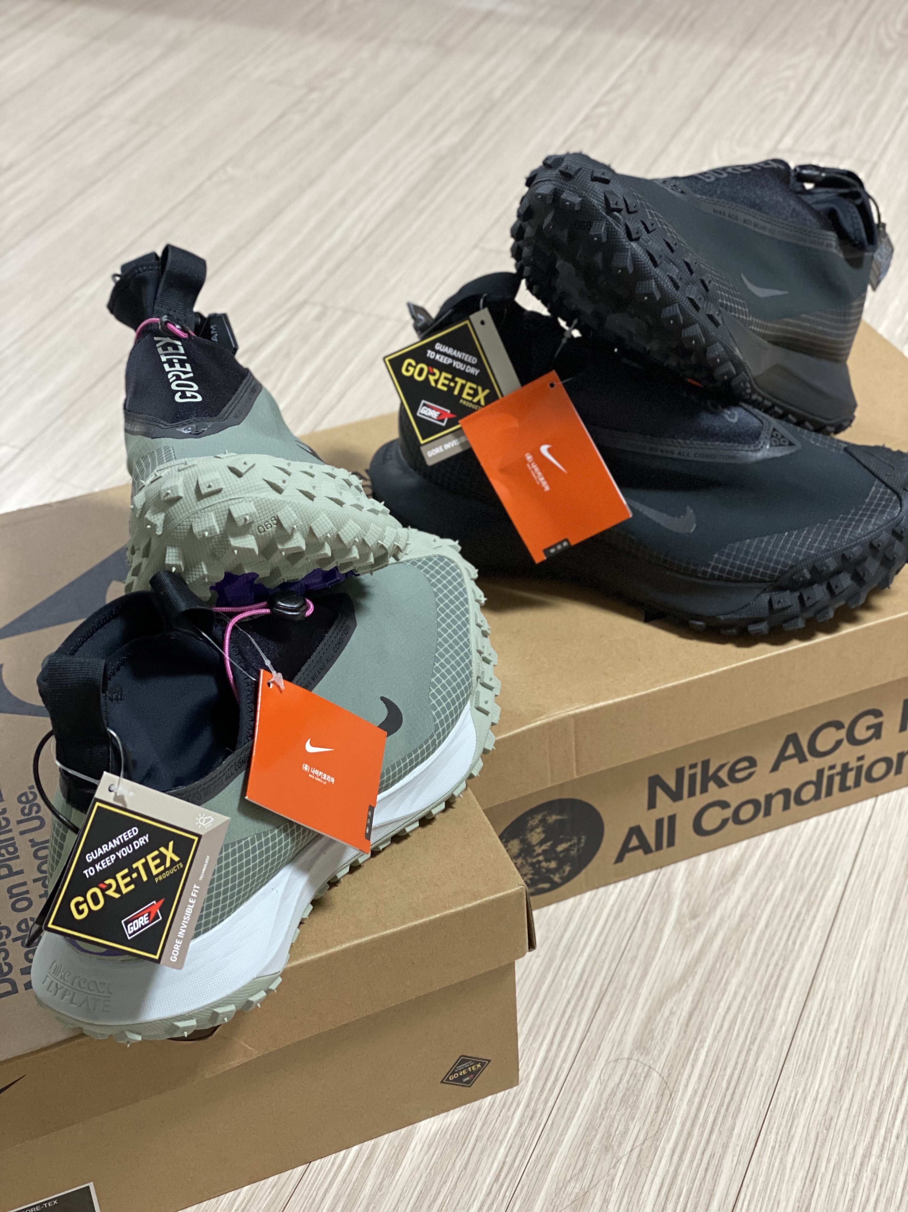 Nike ACG Mountain Fly Gore-Tex Black and Dark Grey, Nike ACG Mountain Fly Gore-Tex Clay Green 착용 스타일 - 2