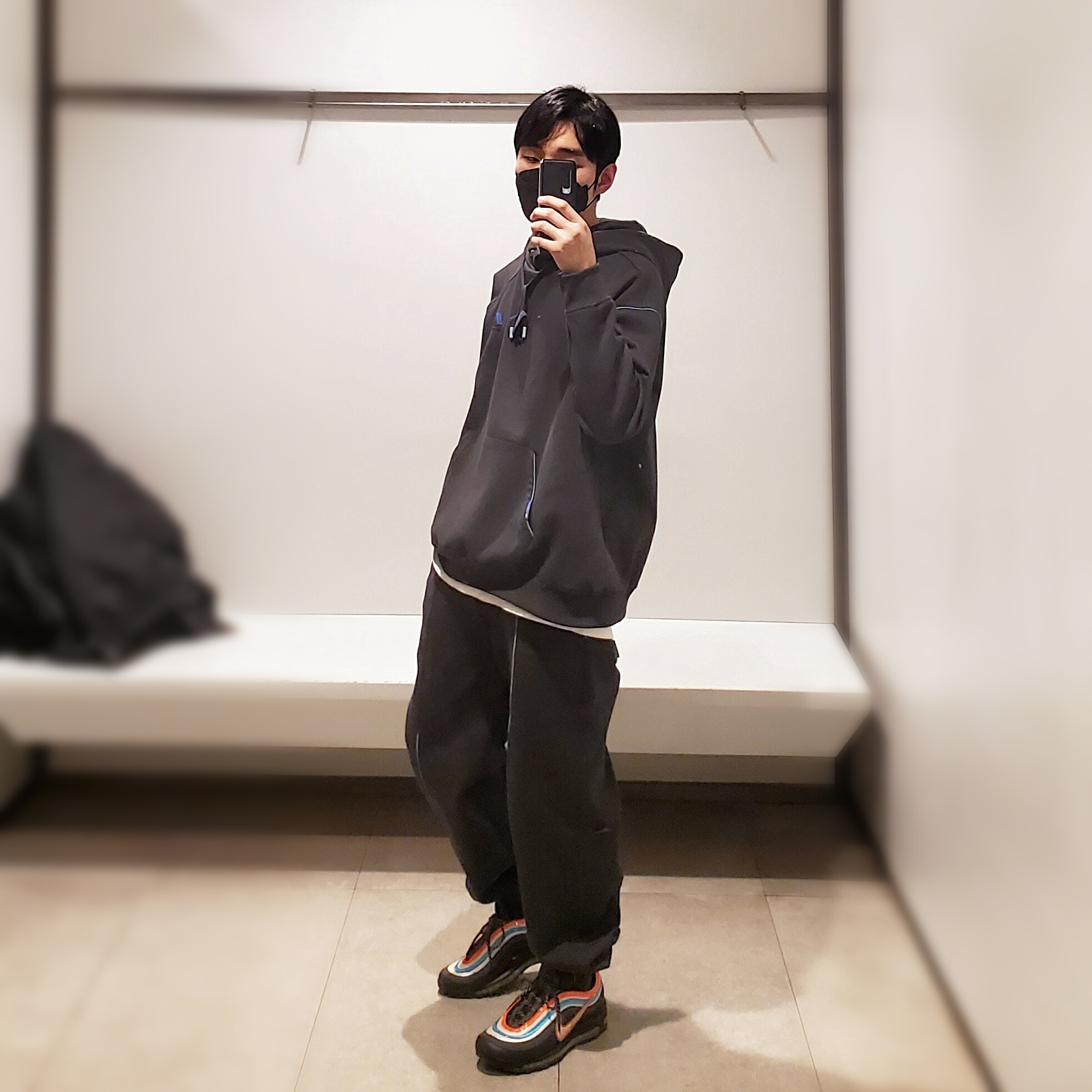 Zara x Ader Error Contrast Hooded Sweatshirt Black, Zara x Ader Error Jogger Pants Dark Anthracite Grey 착용 스타일 - 1
