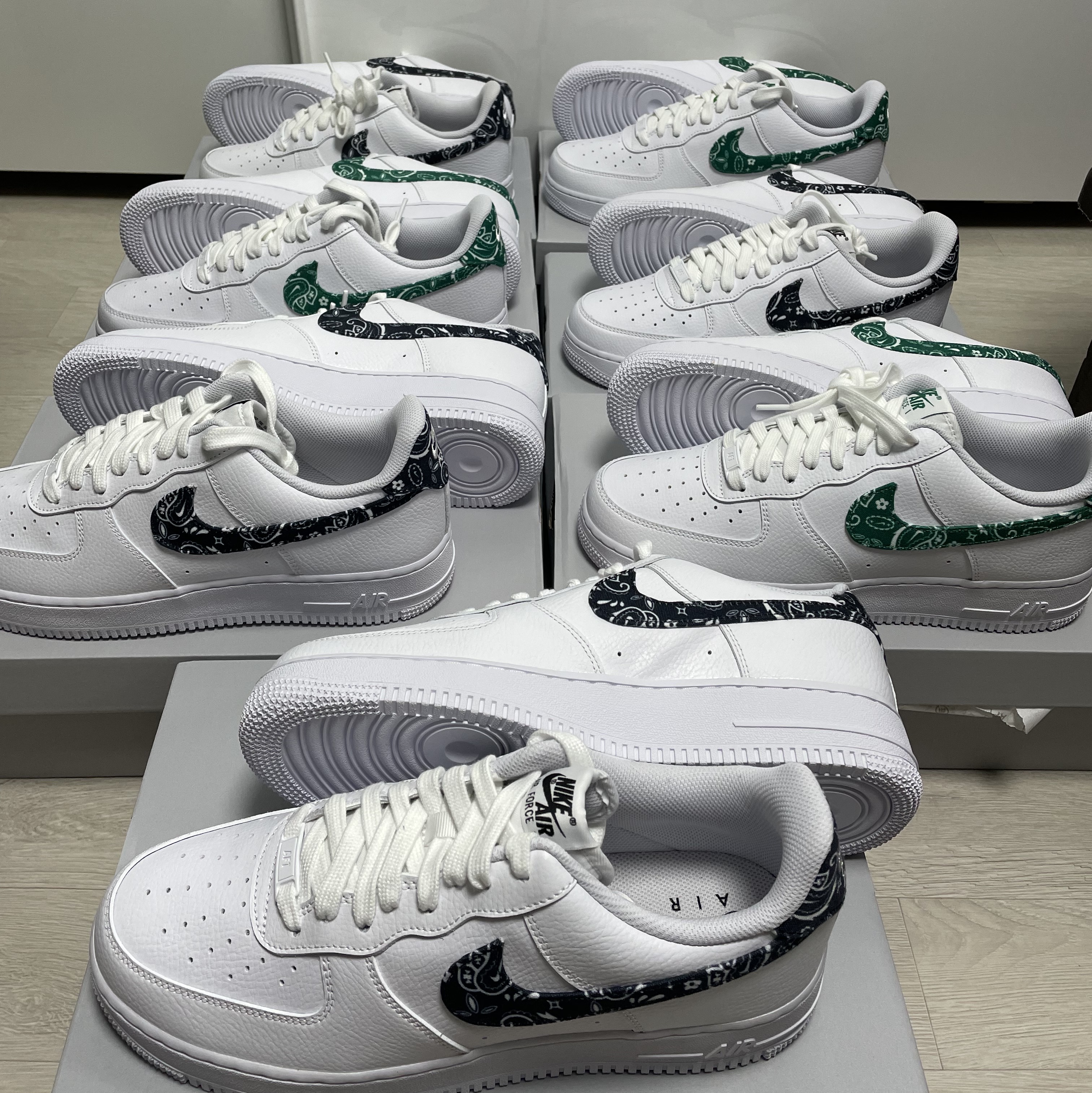 (W) Nike Air Force 1 '07 Essential Paisley Swoosh White Black, (W) Nike Air Force 1 '07 Essential Paisley Swoosh White Malachite 착용 스타일