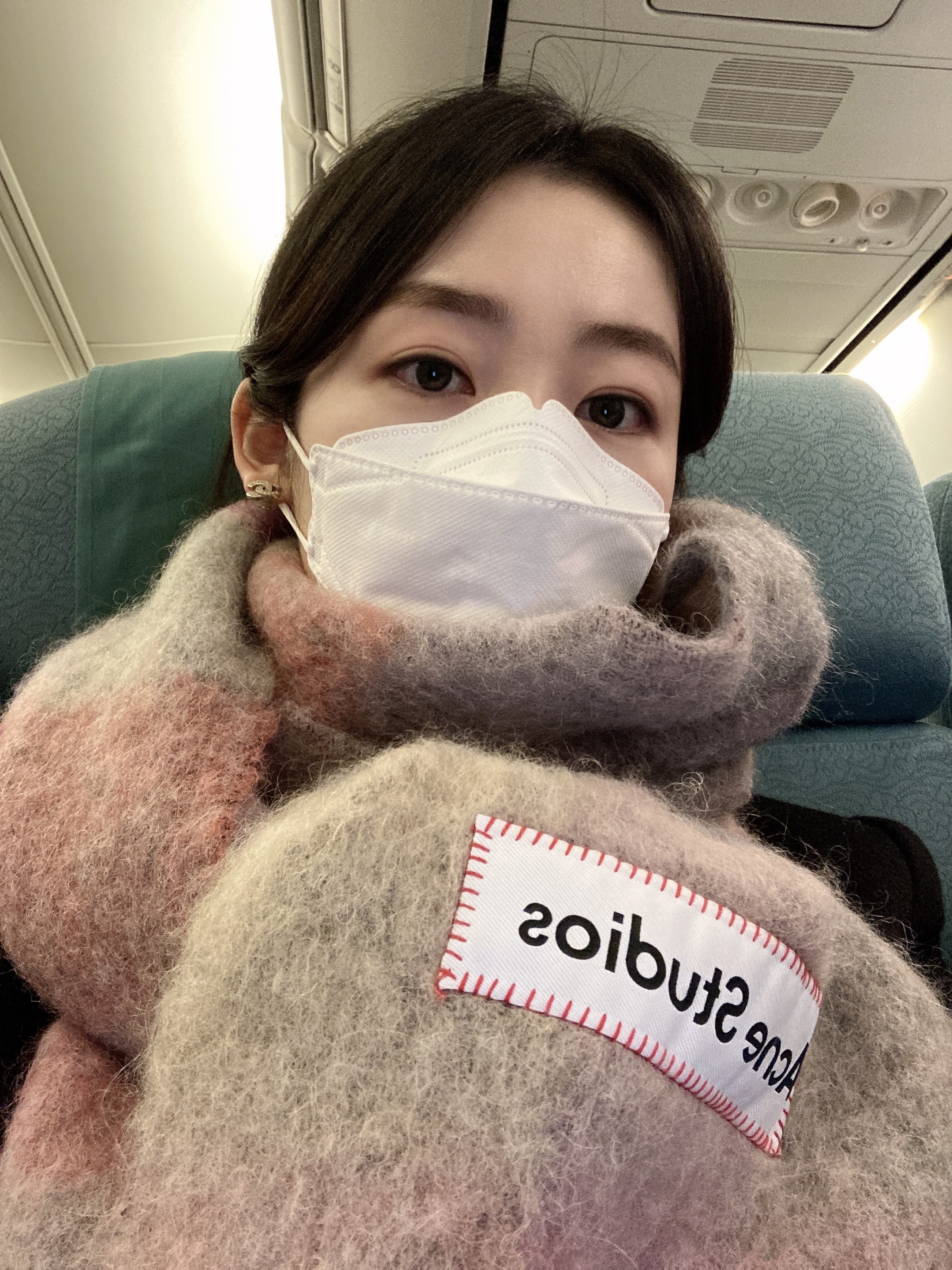 Acne Studios Mohair Check Muffler Fuchsia Lilac Pink 착용 스타일 - 1