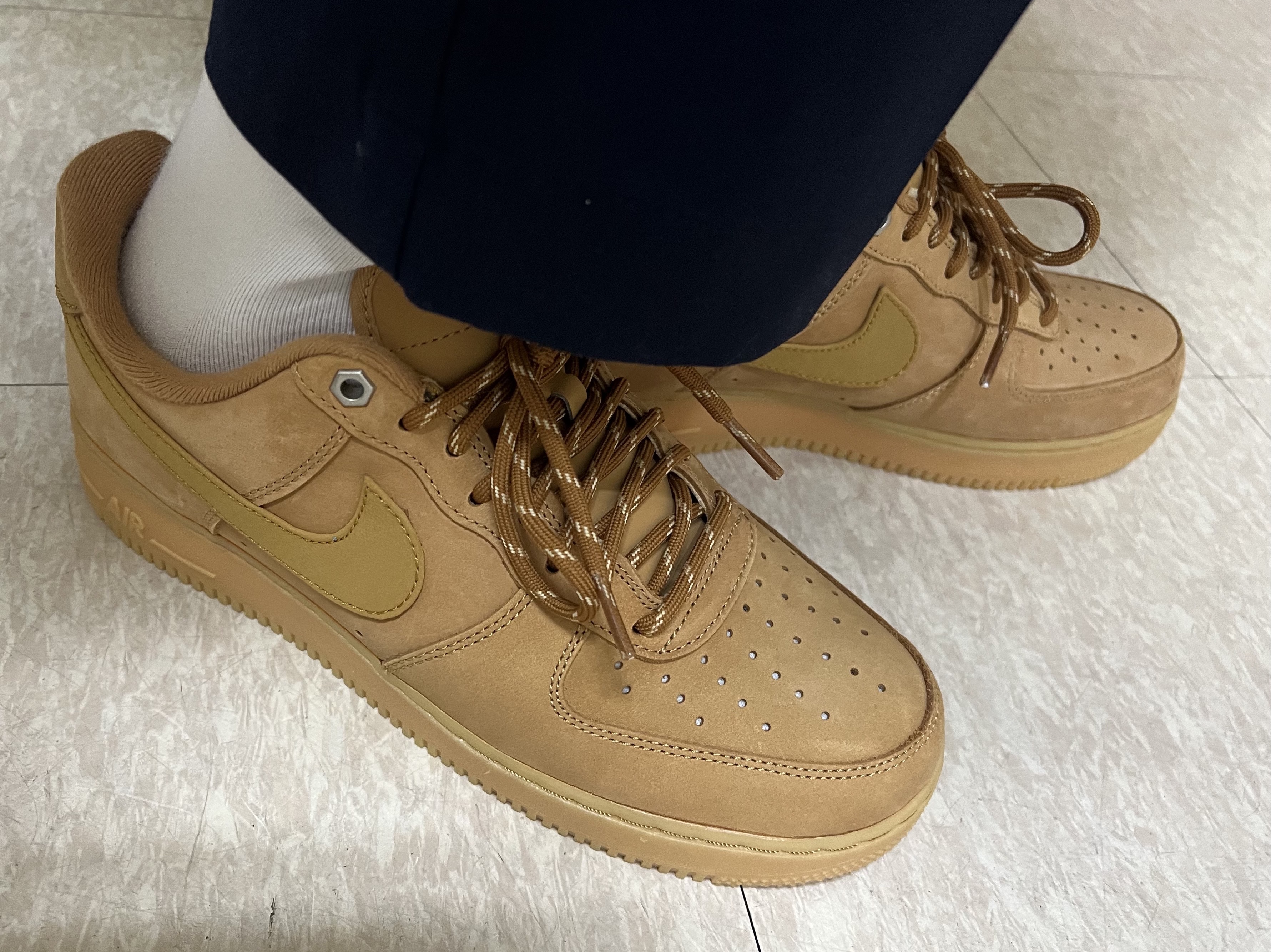 Nike Air Force 1 '07 WB Flax 착용 스타일 - 4