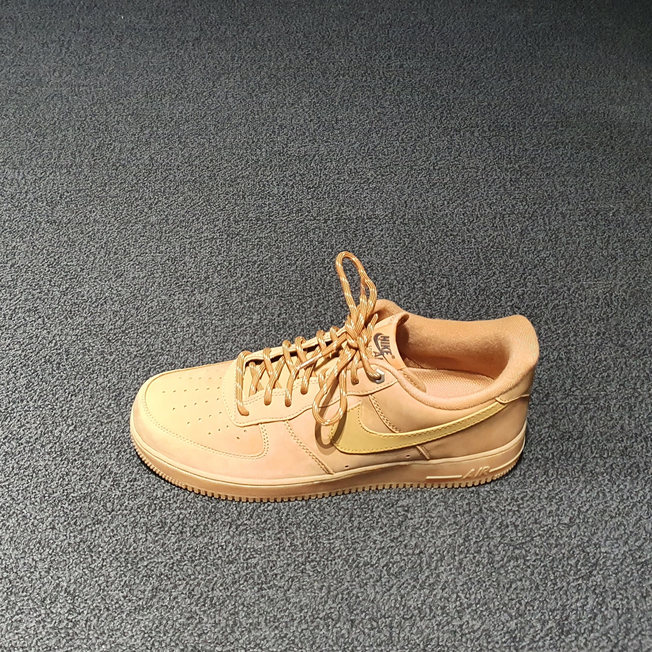 Nike Air Force 1 '07 WB Flax 착용 스타일