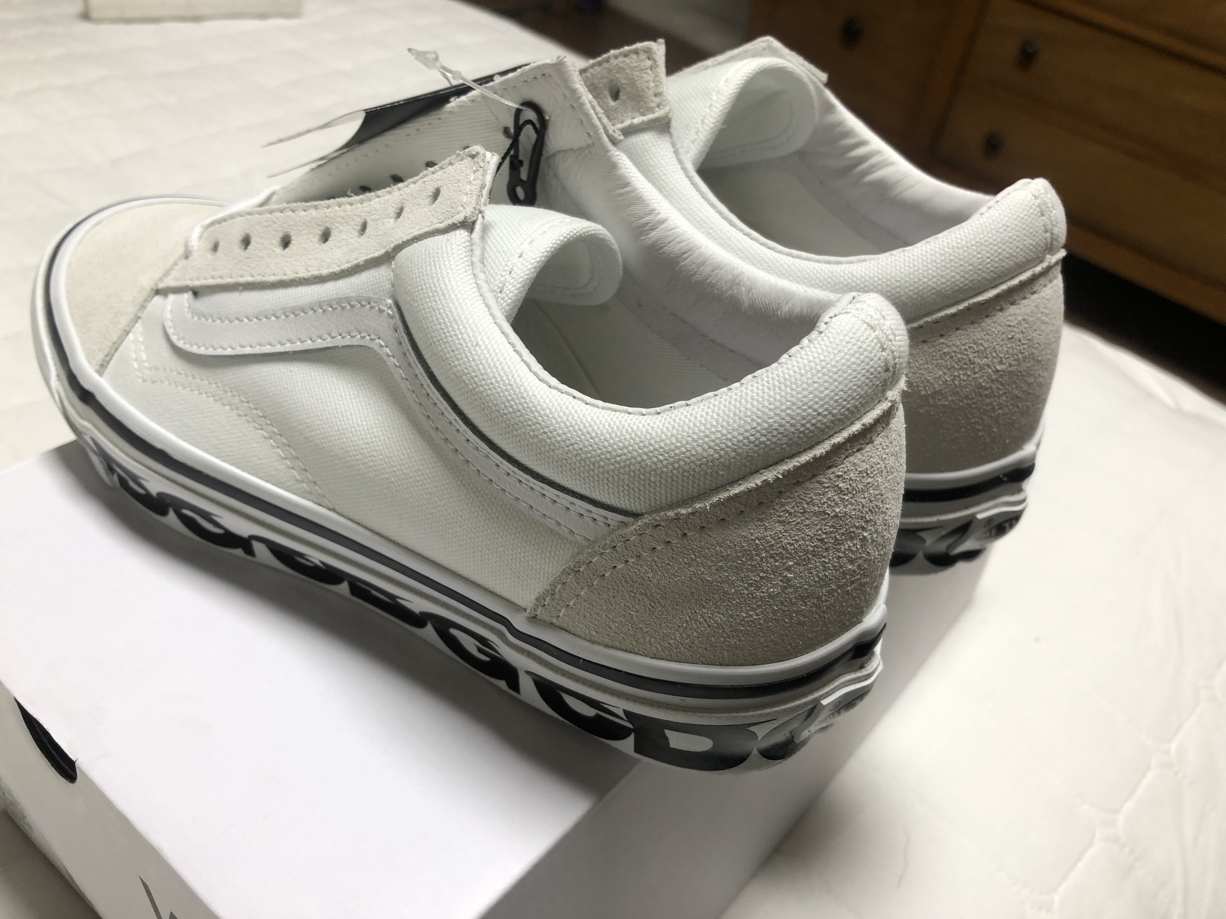 Vans Vault x CDG Old Skool LX White 착용 스타일 - 3