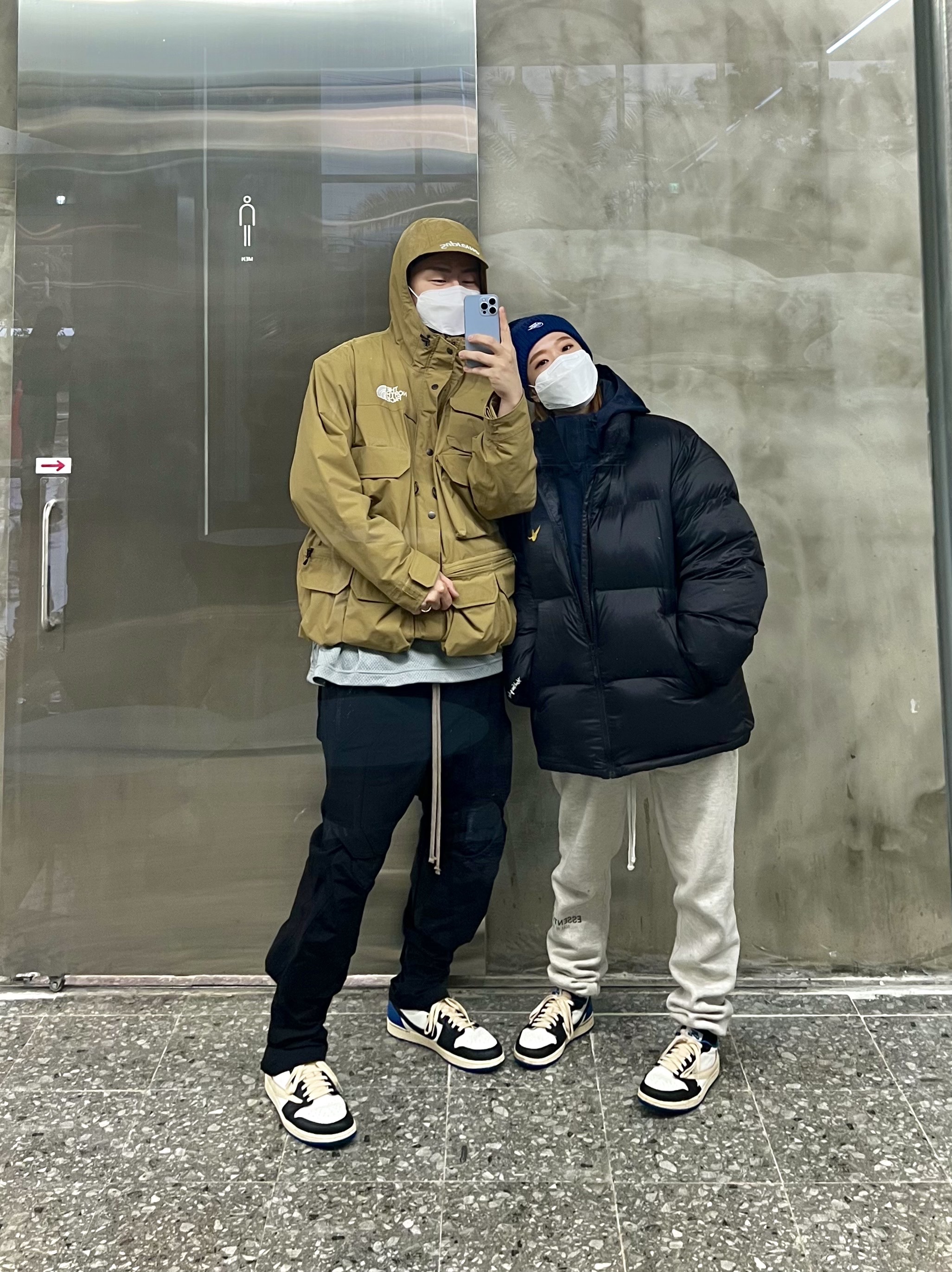 Supreme x The North Face Cargo Jacket Gold - 20SS, Jordan 1 x Travis Scott x Fragment Retro Low OG SP Military Blue 착용 스타일