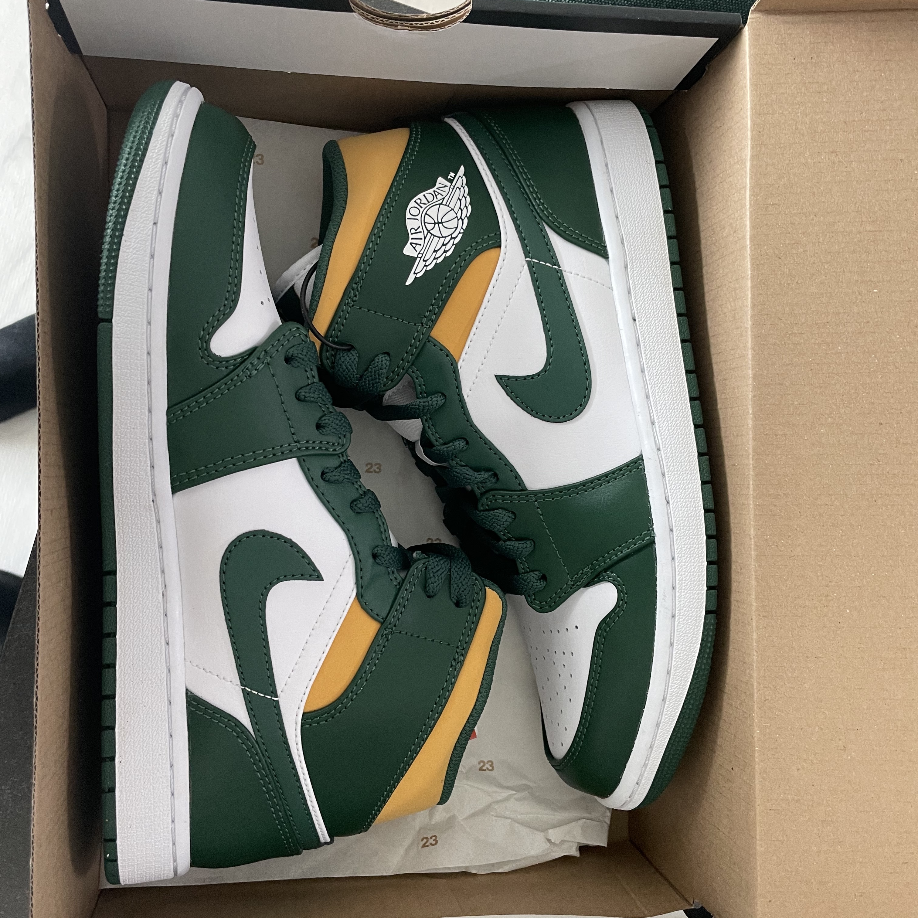 Jordan 1 Mid Sonics 2021 착용 스타일 - 1