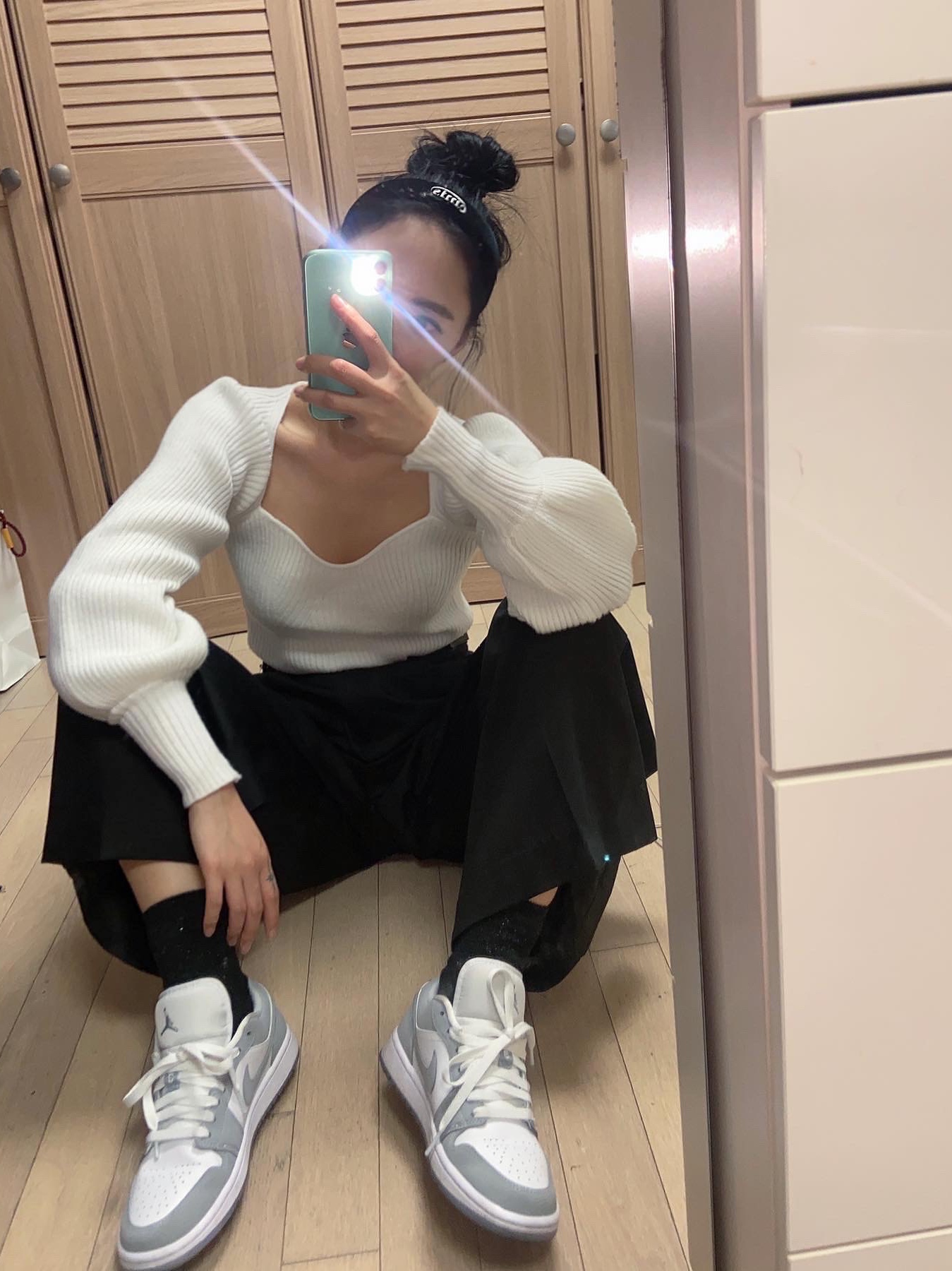 (W) Jordan 1 Low White Wolf Grey 착용 스타일 - 2