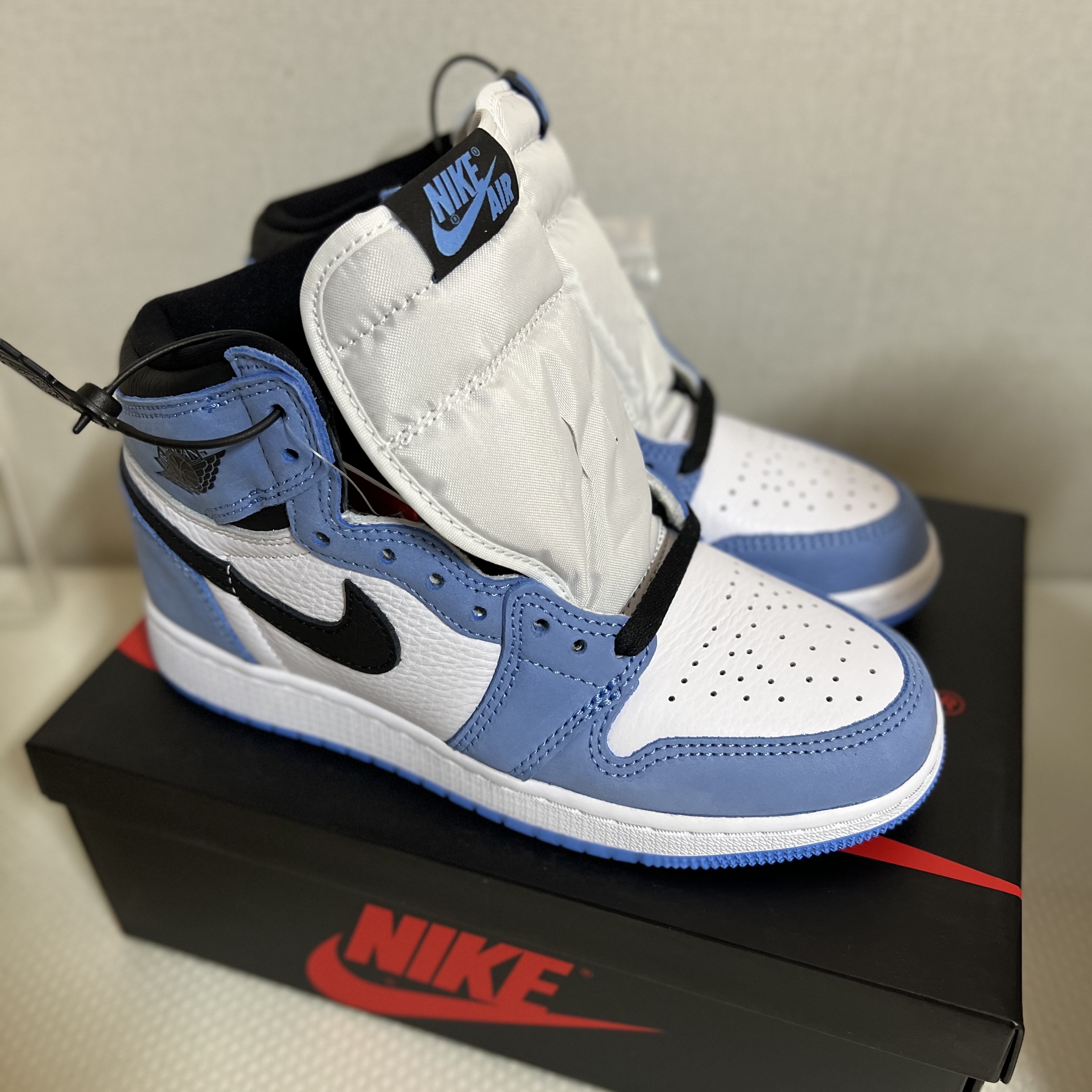 (GS) Jordan 1 Retro High OG University Blue 착용 스타일 - 2