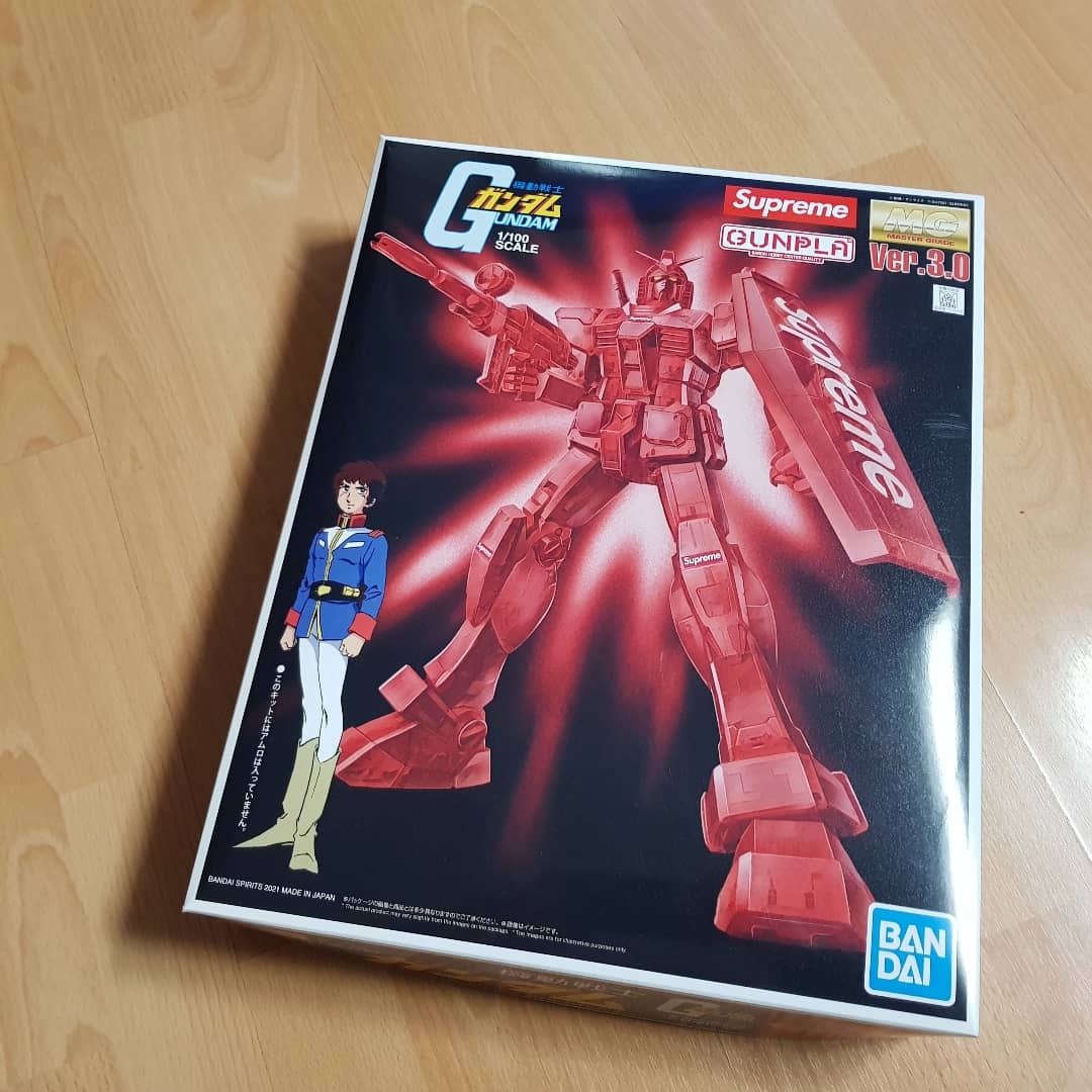 Supreme MG 1/100 RX-78-2 Gundam Ver. 3.0 착용 스타일 - 1