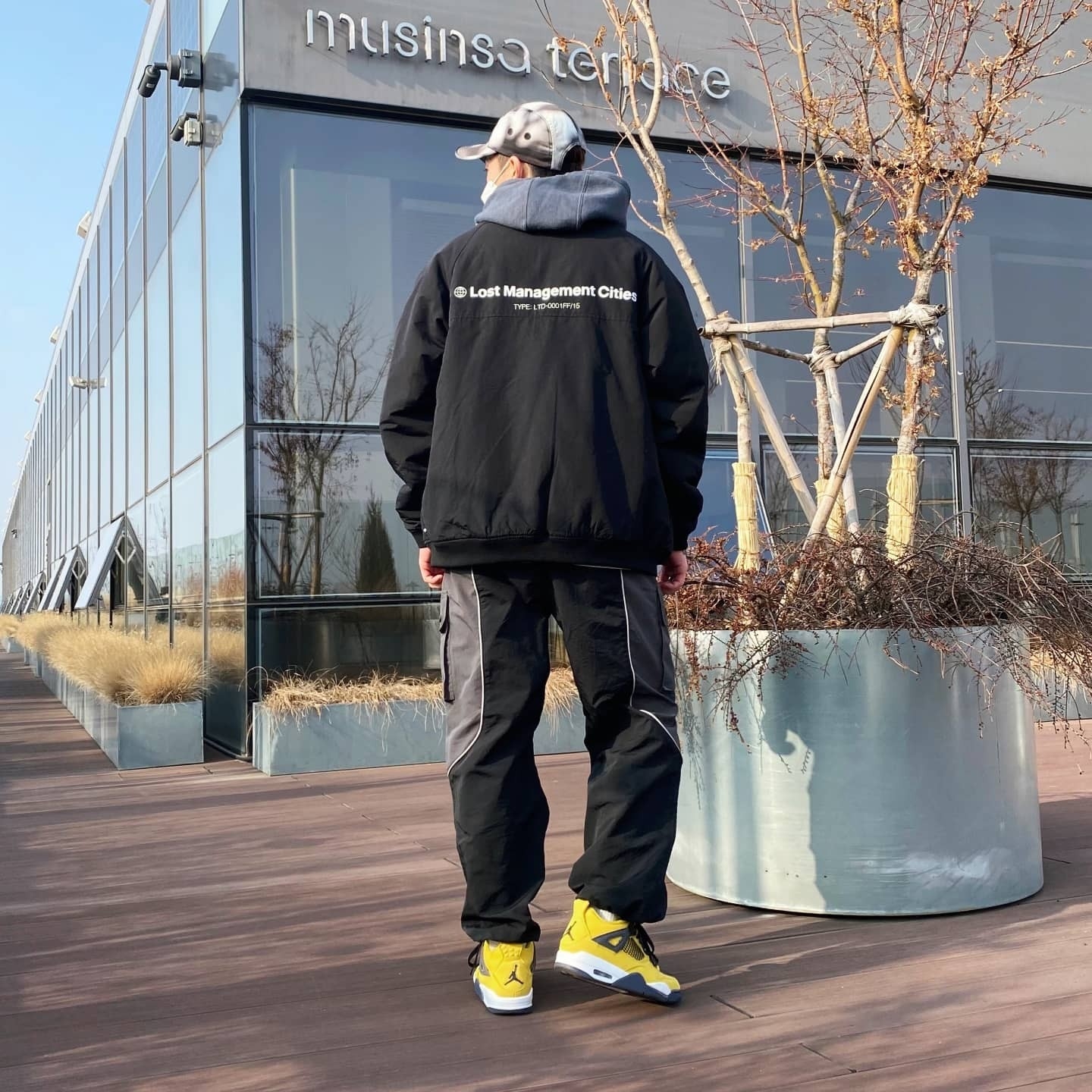 Supreme Washed Satin Camo Camp Cap Snow Camo - 21SS, Jordan 4 Retro Tour Yellow 착용 스타일 - 3