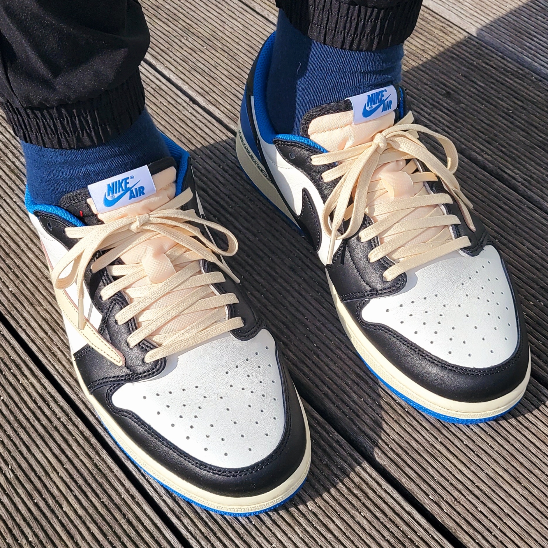 Jordan 1 x Travis Scott x Fragment Retro Low OG SP Military Blue 착용 스타일 - 2