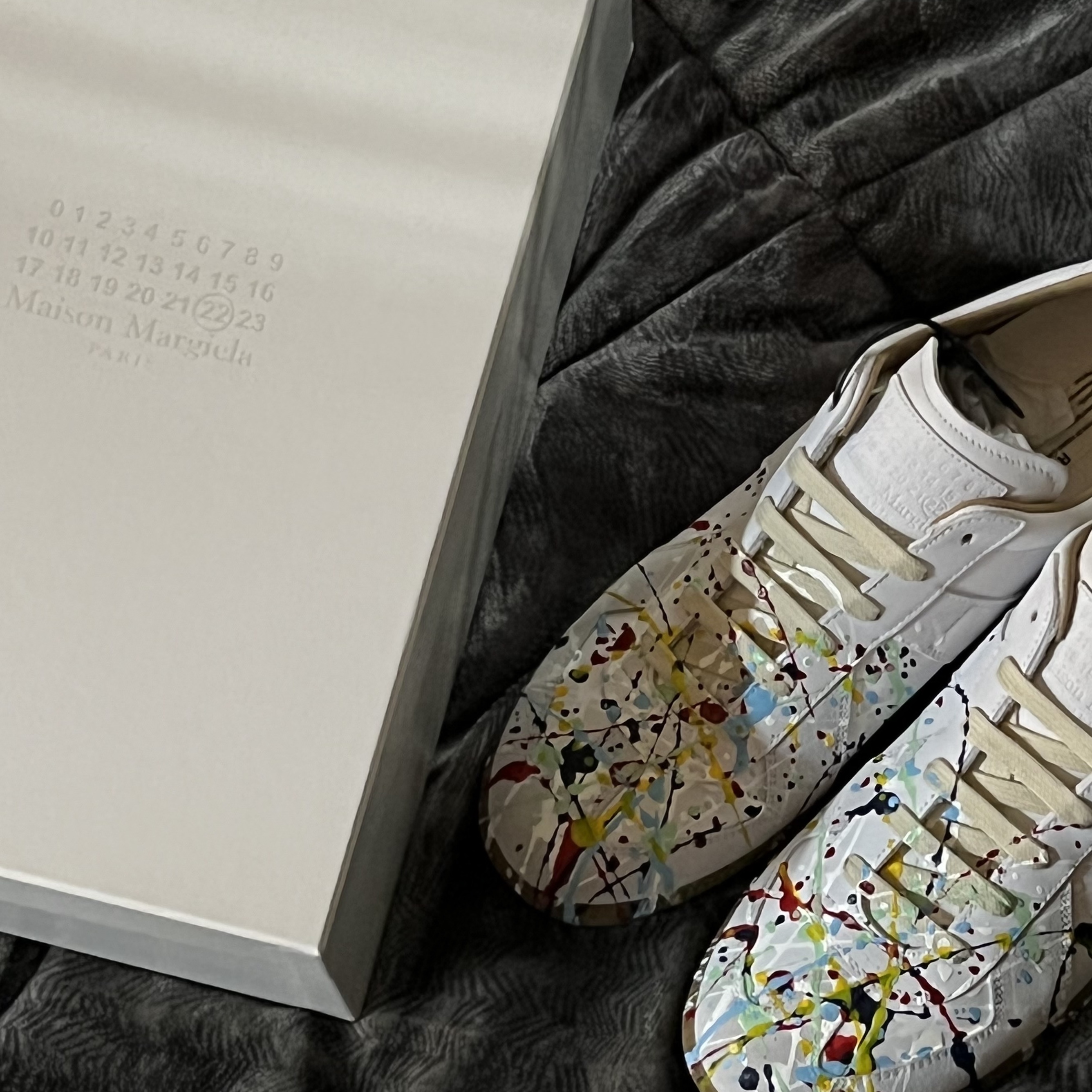 Maison Margiela Replica Paint Drop Sneakers 착용 스타일