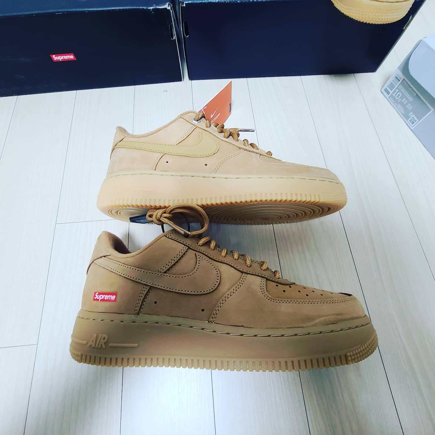 Nike x Supreme Air Force 1 Low Flax, Nike Air Force 1 '07 WB Flax 착용 스타일 - 3