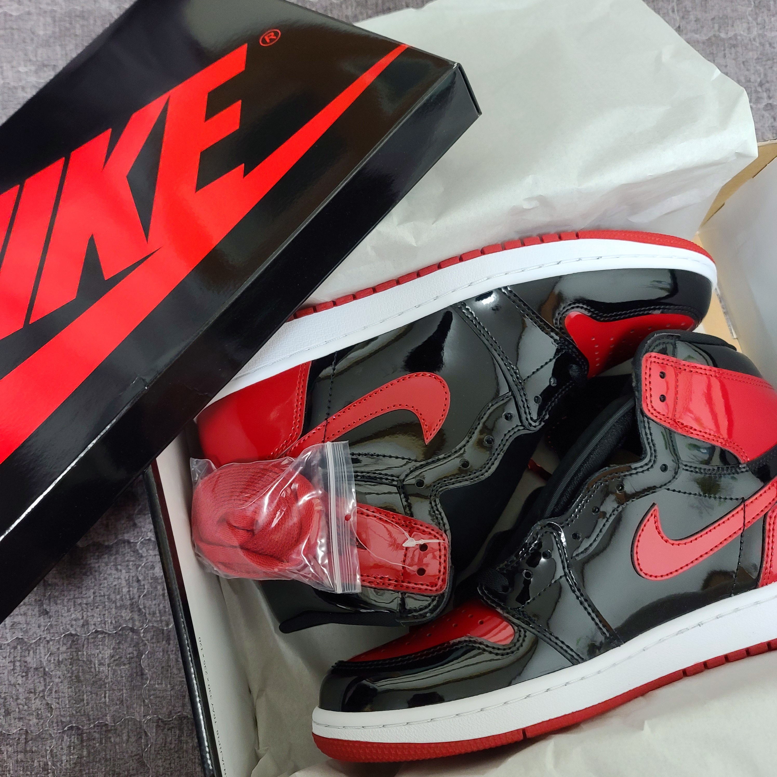 Jordan 1 Retro High OG Patent Bred 착용 스타일 - 1