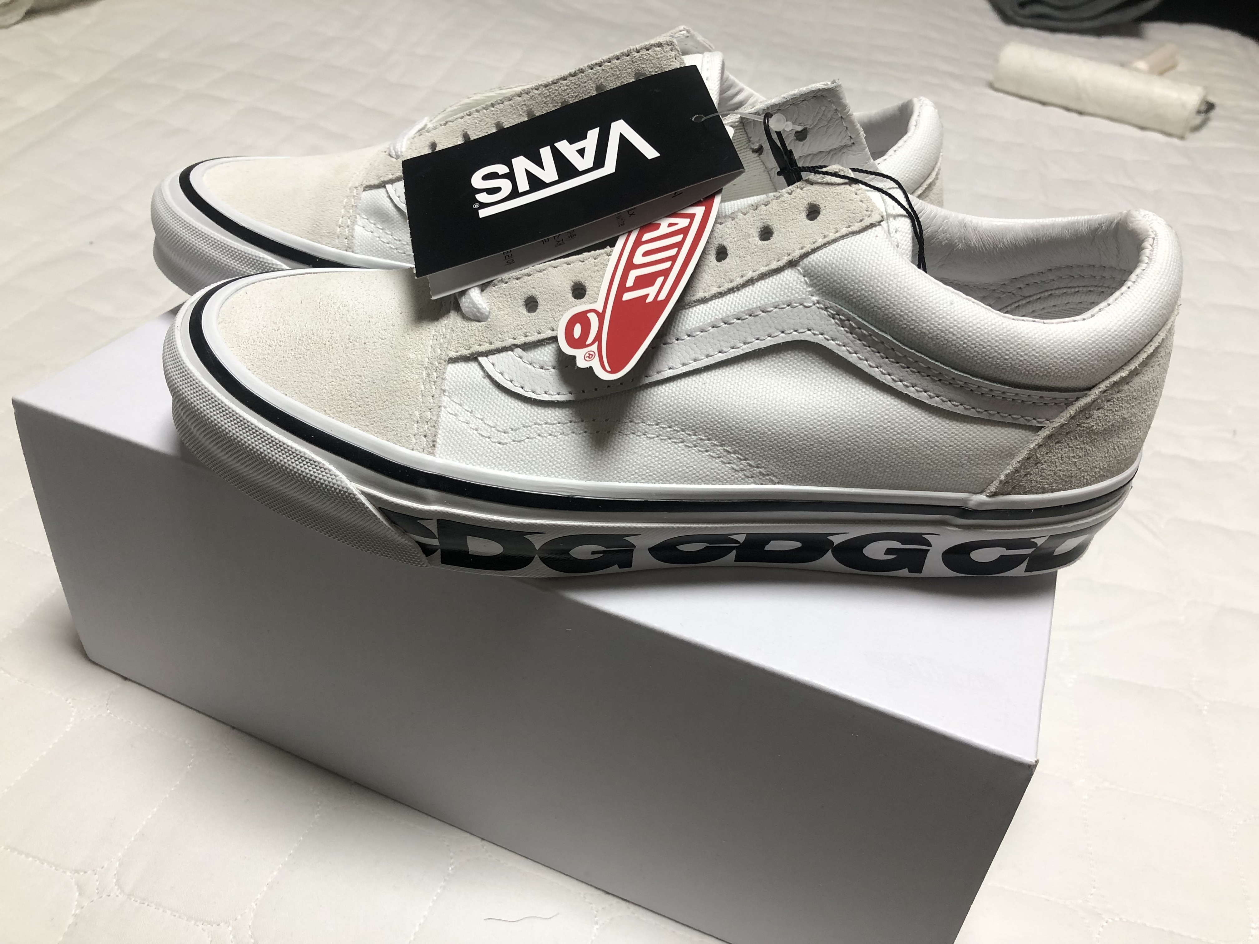 Vans Vault x CDG Old Skool LX White 착용 스타일 - 1