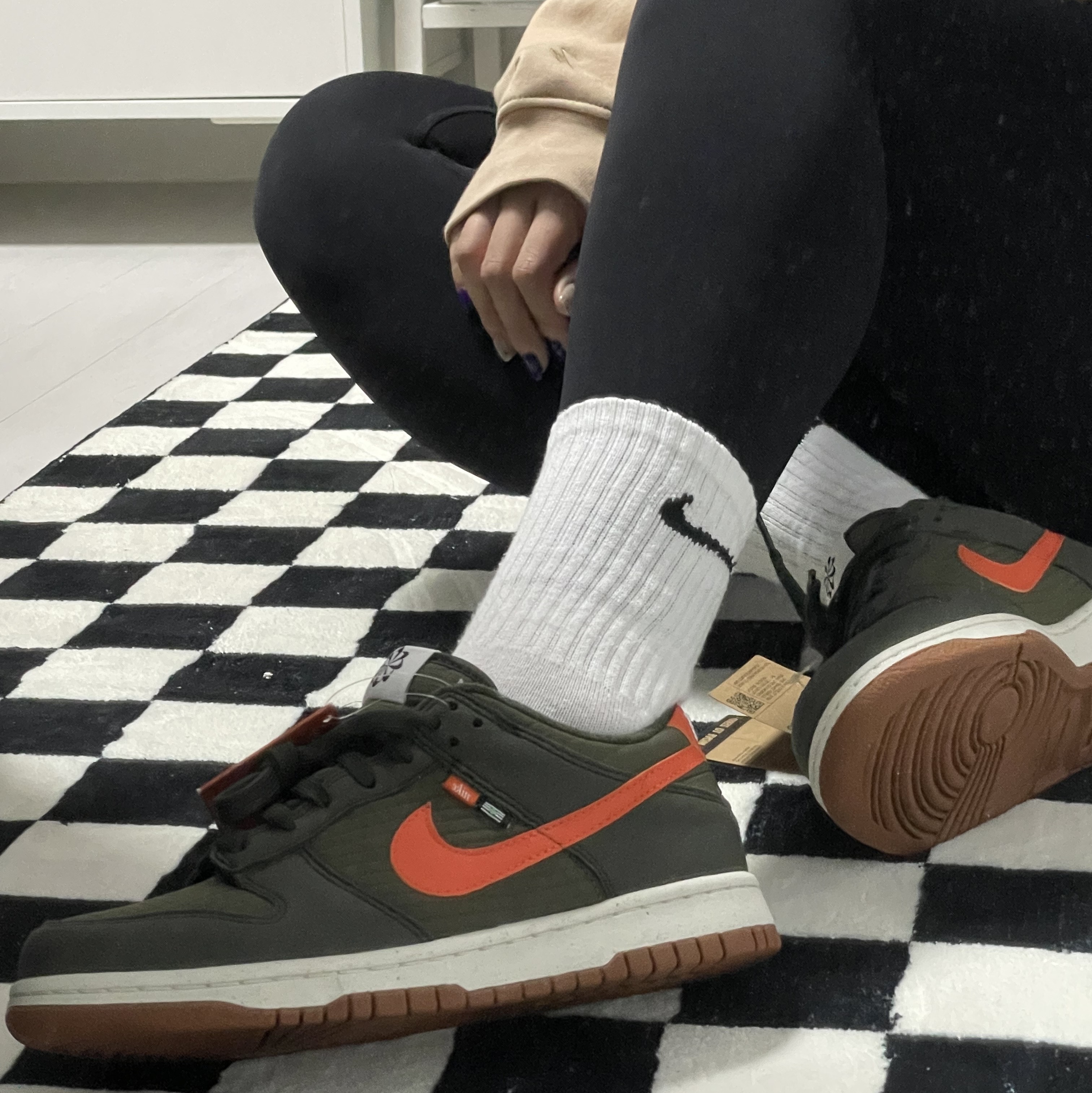 (GS) Nike Dunk Low SE Next Nature Sequoia Olive 착용 스타일 - 1