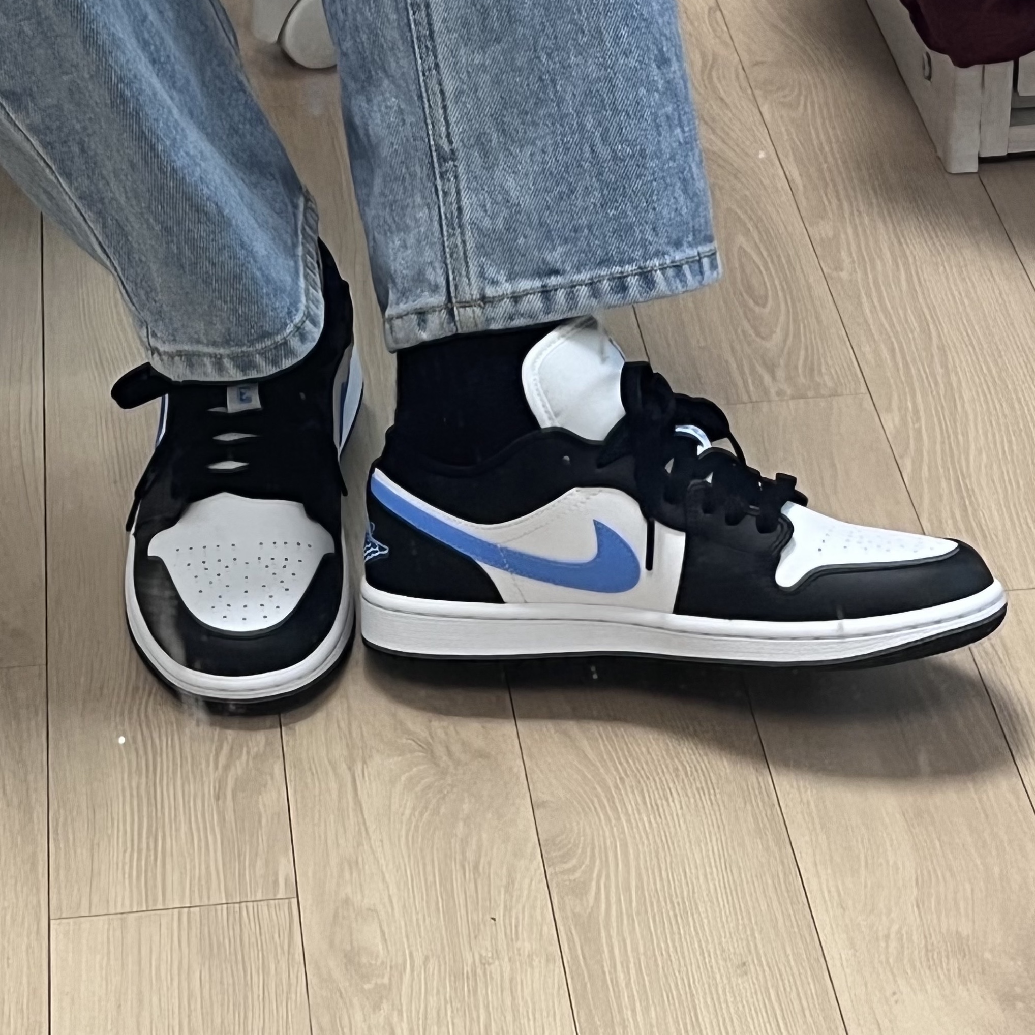 (W) Jordan 1 Low Black University Blue 착용 스타일