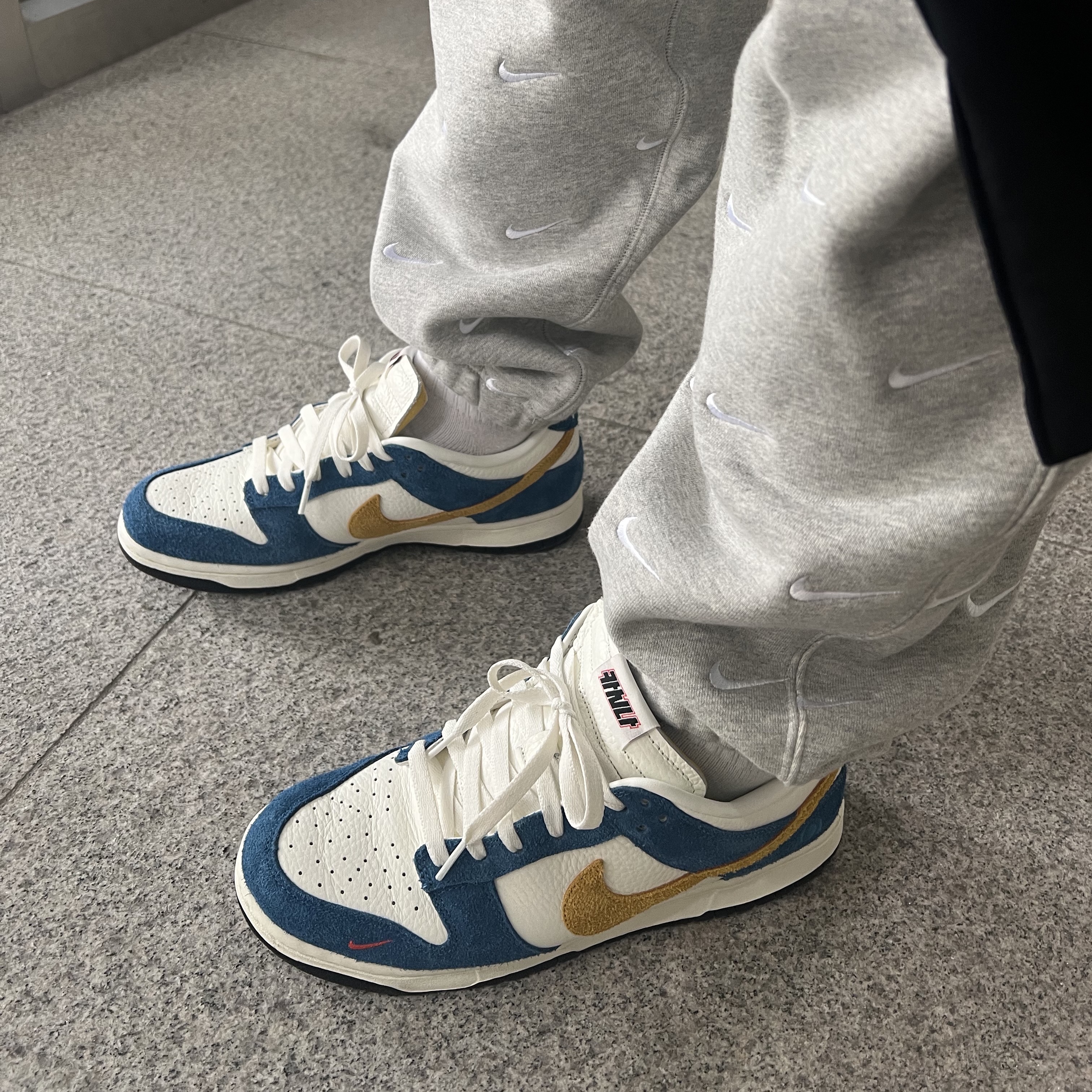 Nike x Off-White Air Max 97 OG The Ten, Nike x Kasina Dunk Low 80's Bus 착용 스타일 - 2